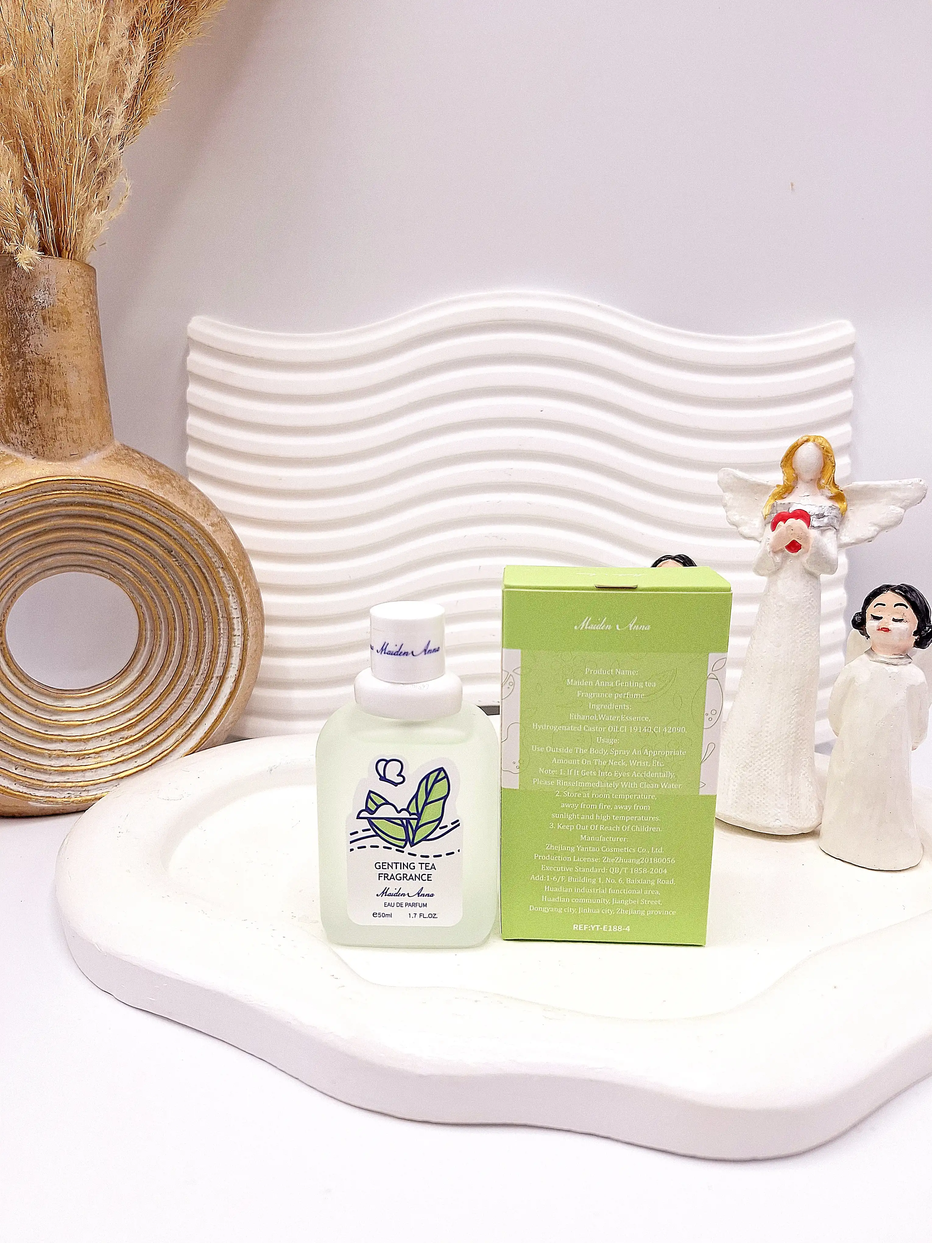 عطر بیکینی رایحه برگ درخت چای سبز حجم 50 میل برند میدن آنا کد E188-4