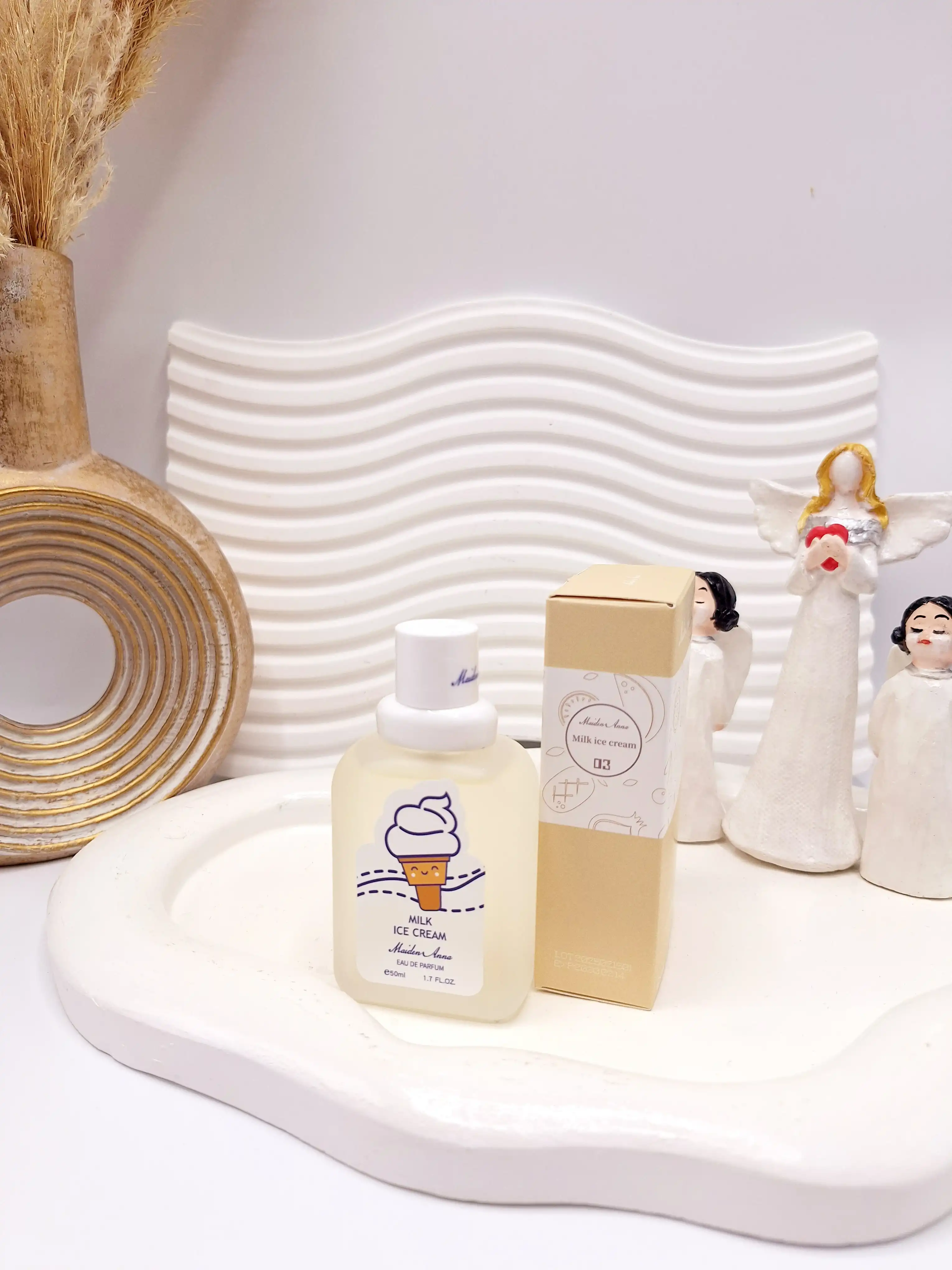 عطر بیکینی رایحه شیر بستنی حجم 50 میل برند میدن آنا کد E188-3