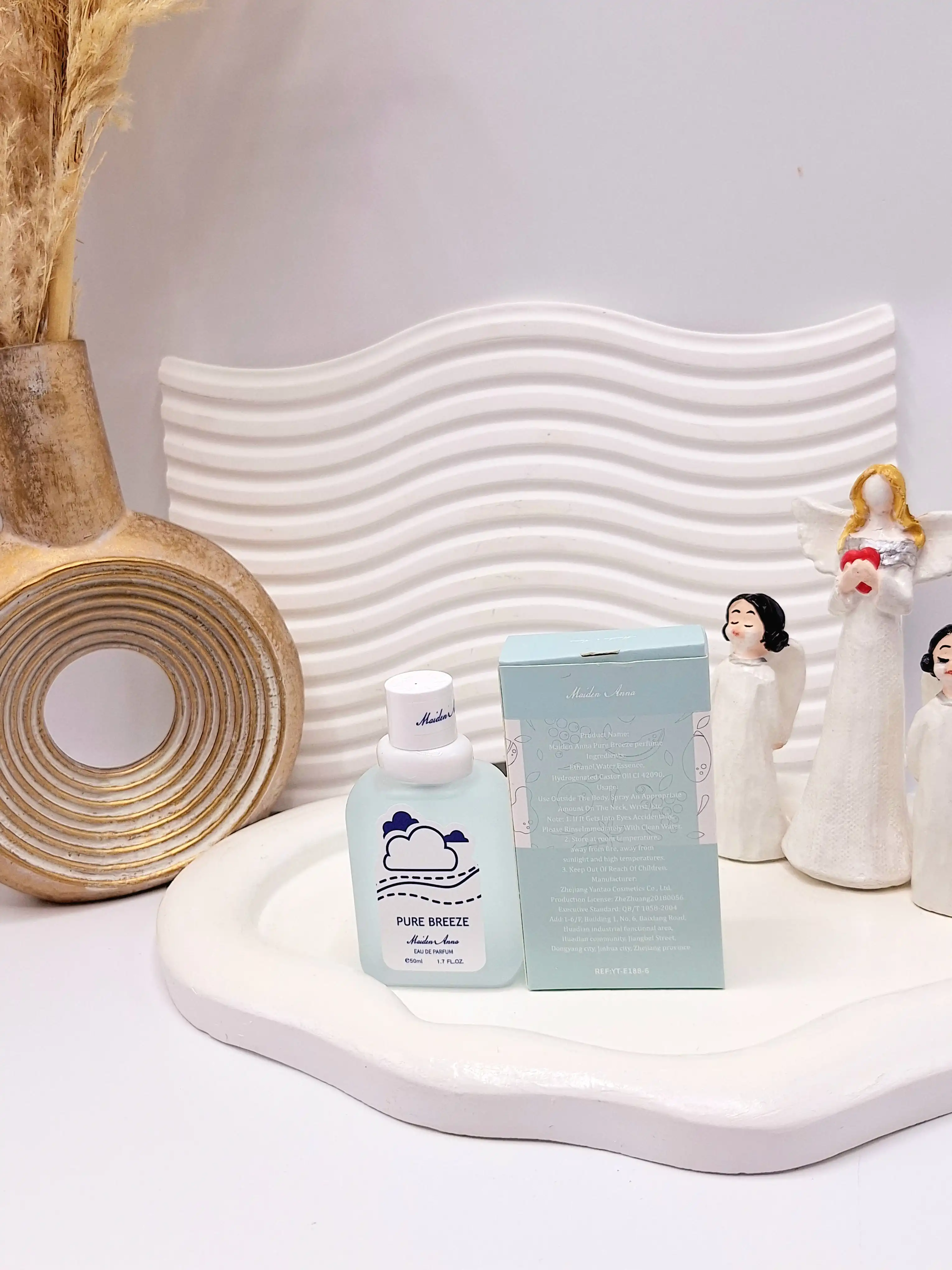 عطر بیکینی رایحه ابر آسمانی حجم 50 میل برند میدن آنا کد E188-6