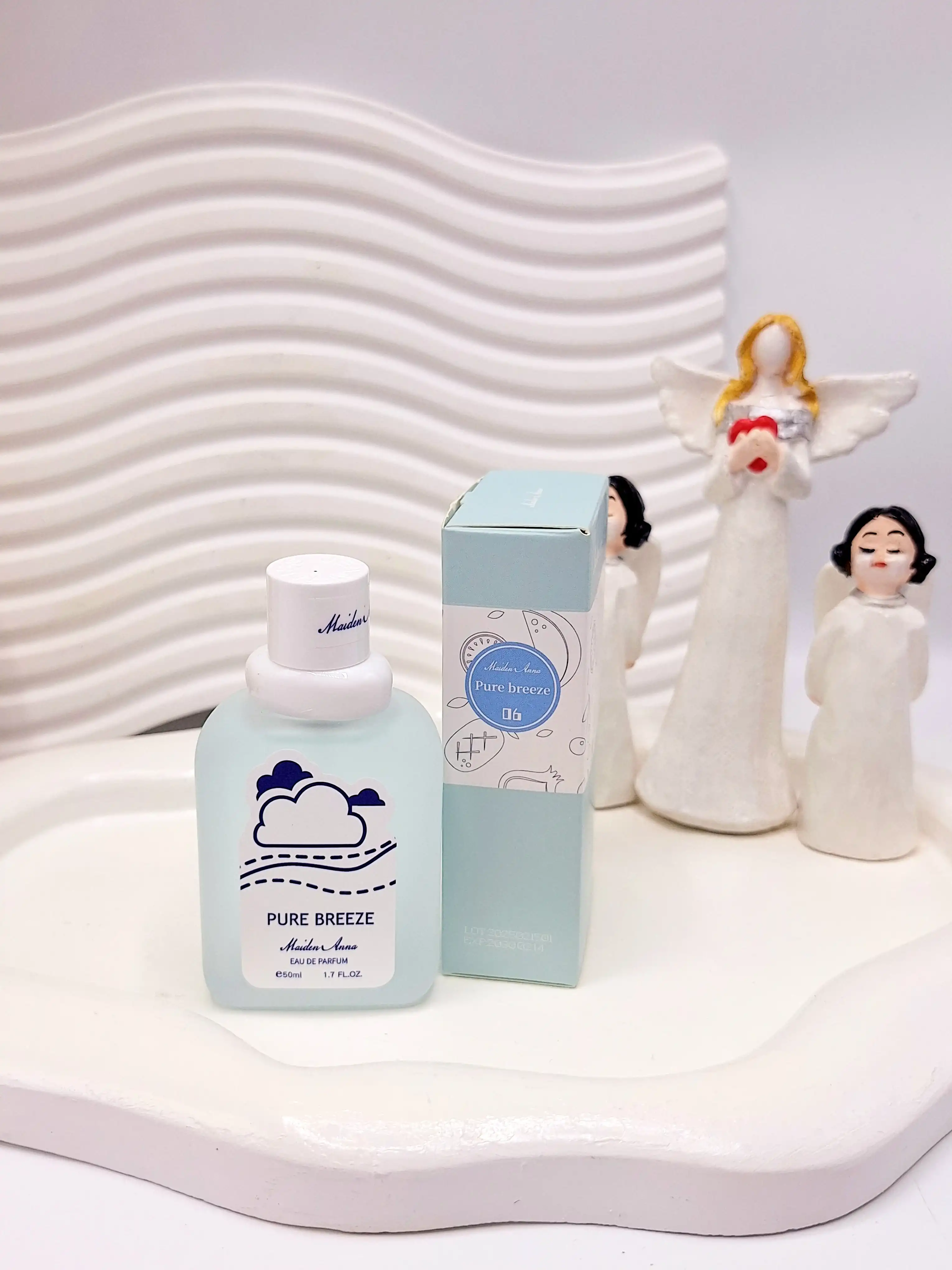 عطر بیکینی رایحه ابر آسمانی حجم 50 میل برند میدن آنا کد E188-6