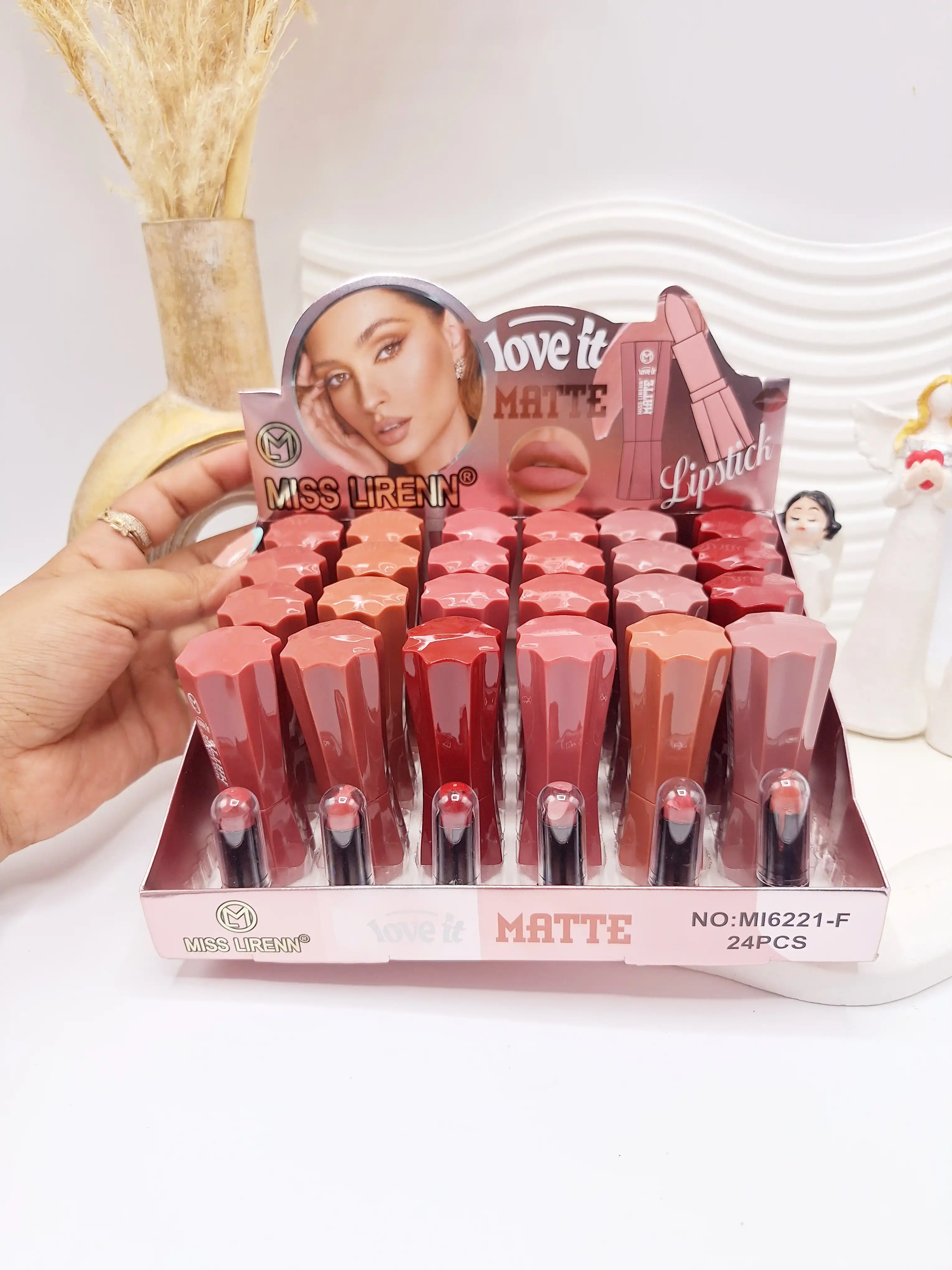 رژ 6 تایی جامد پوکه ستاره برند miss lirenn کد6221