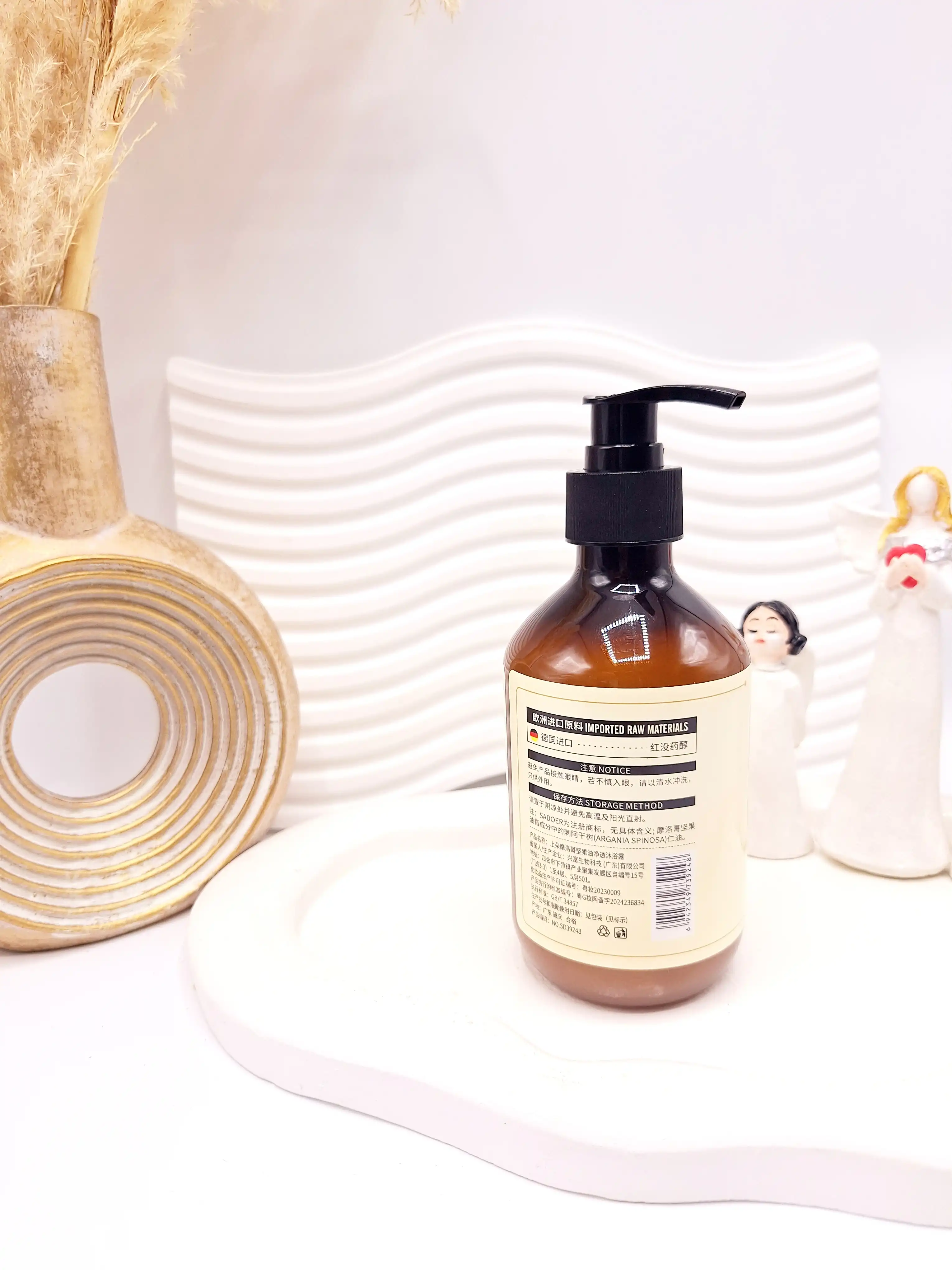 شاور ژل تمیز کننده پوست بدن با عصاره روغن آرگان حجم 350m برند sador کد 9248