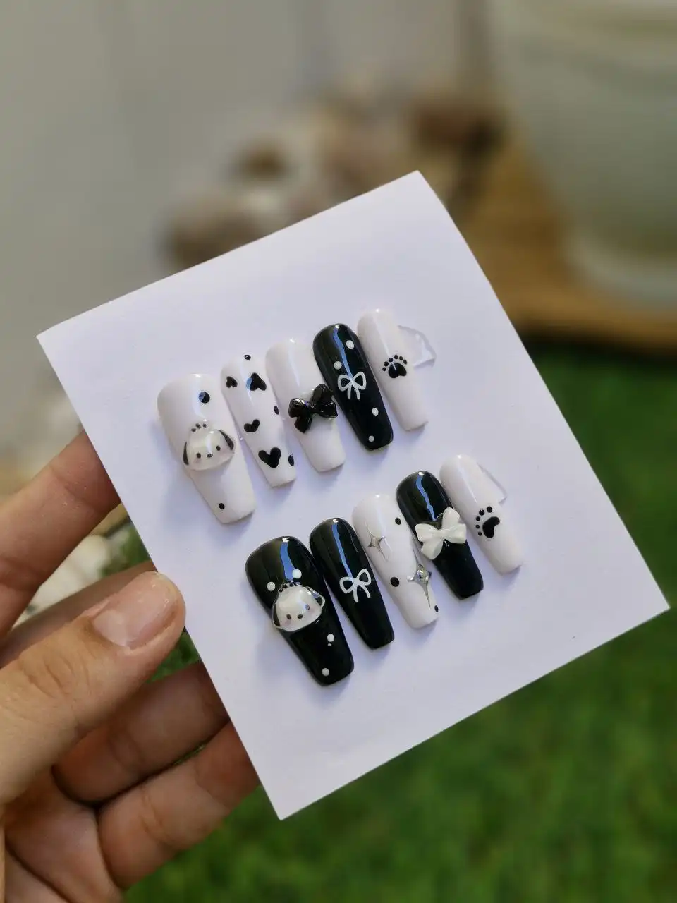 ناخن مصنوعی با مواد کاشت طرح عروسک برجسته سفید مشکی (به همراه پک اختصاصی)