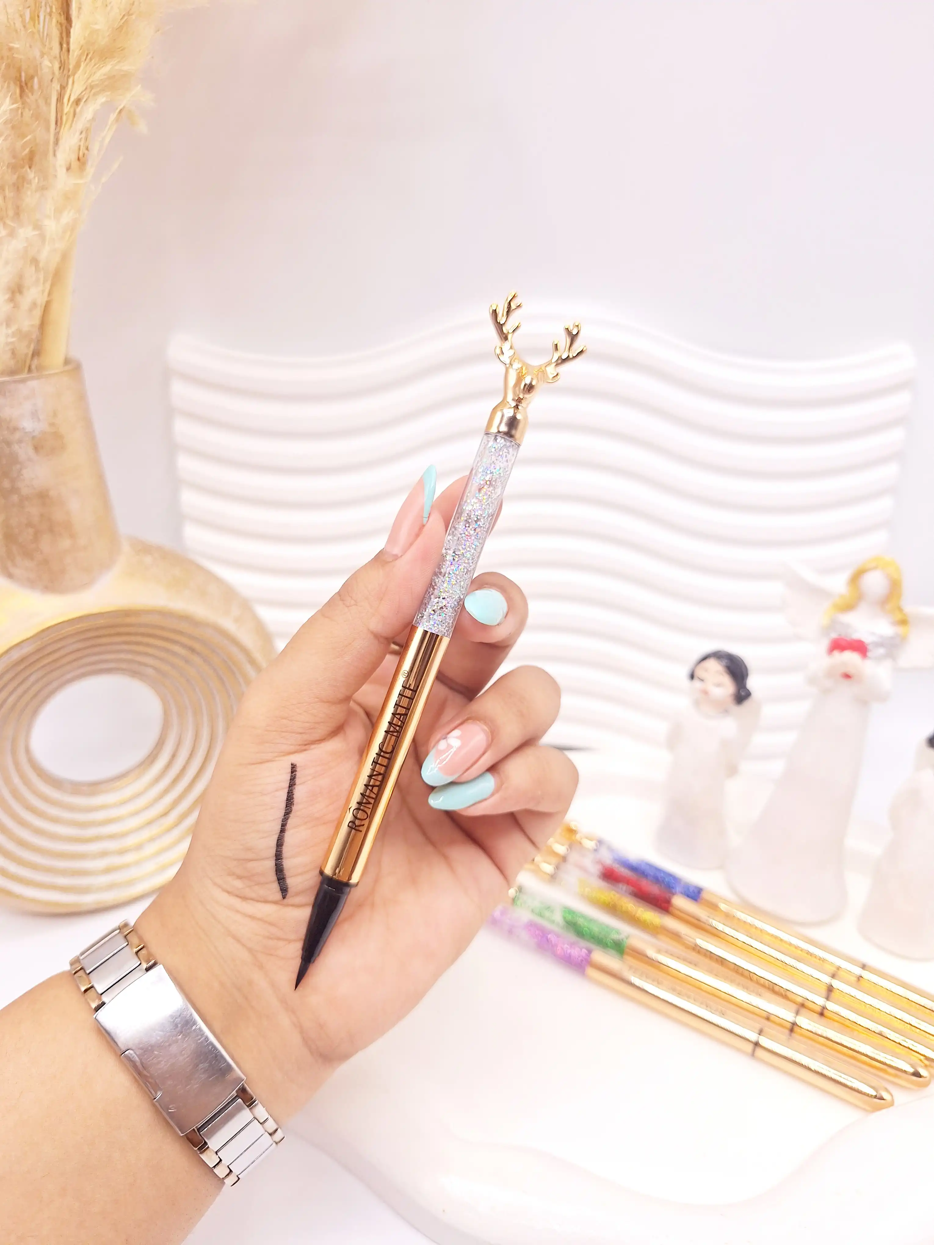 خط چشم گوزنی آکواریومی برند رومانتیک مات کد 6751