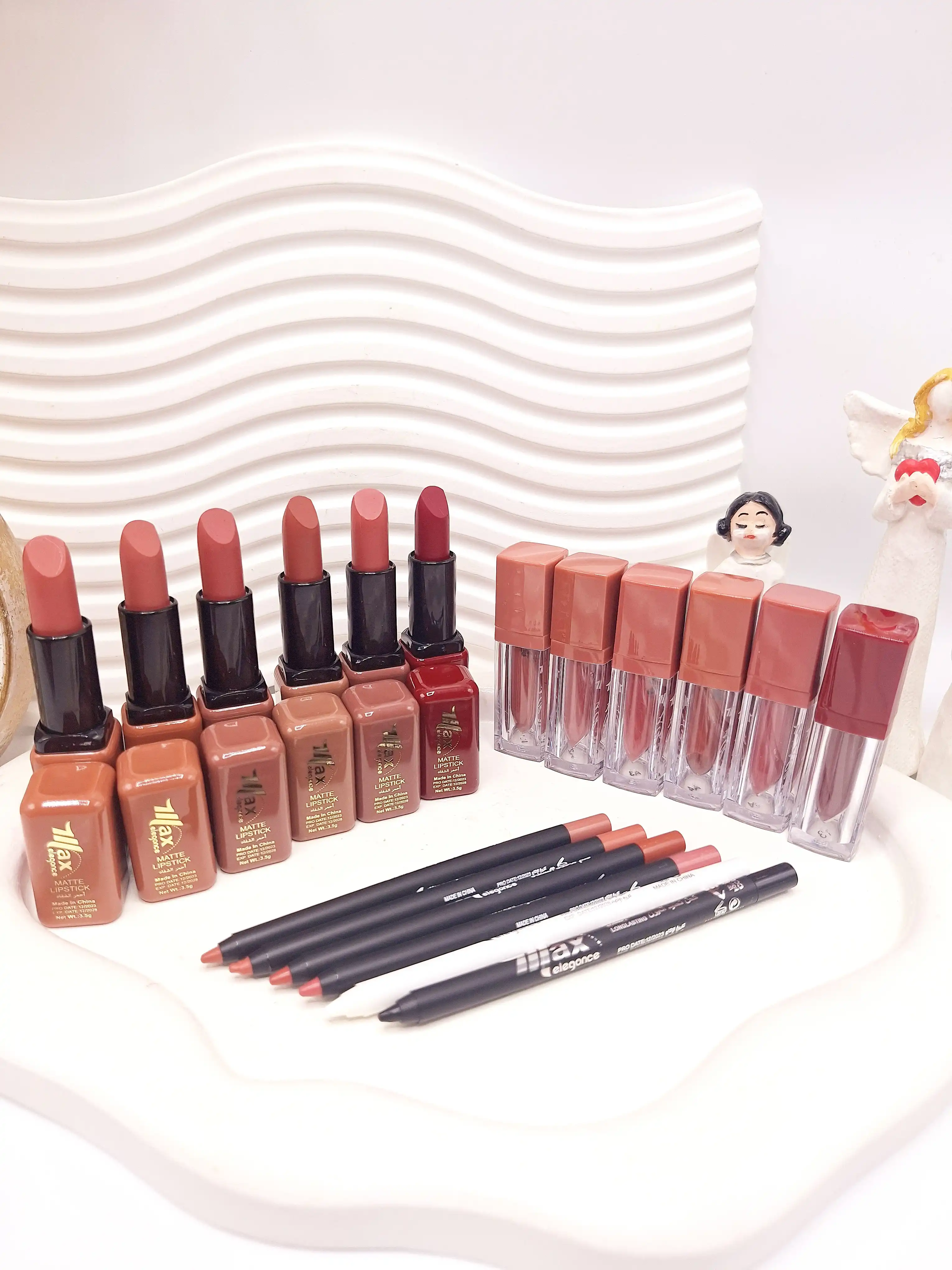 پک کامل رژ مایع و جامد به همراه خط لب و مداد چشم برند SHOW کد 9872