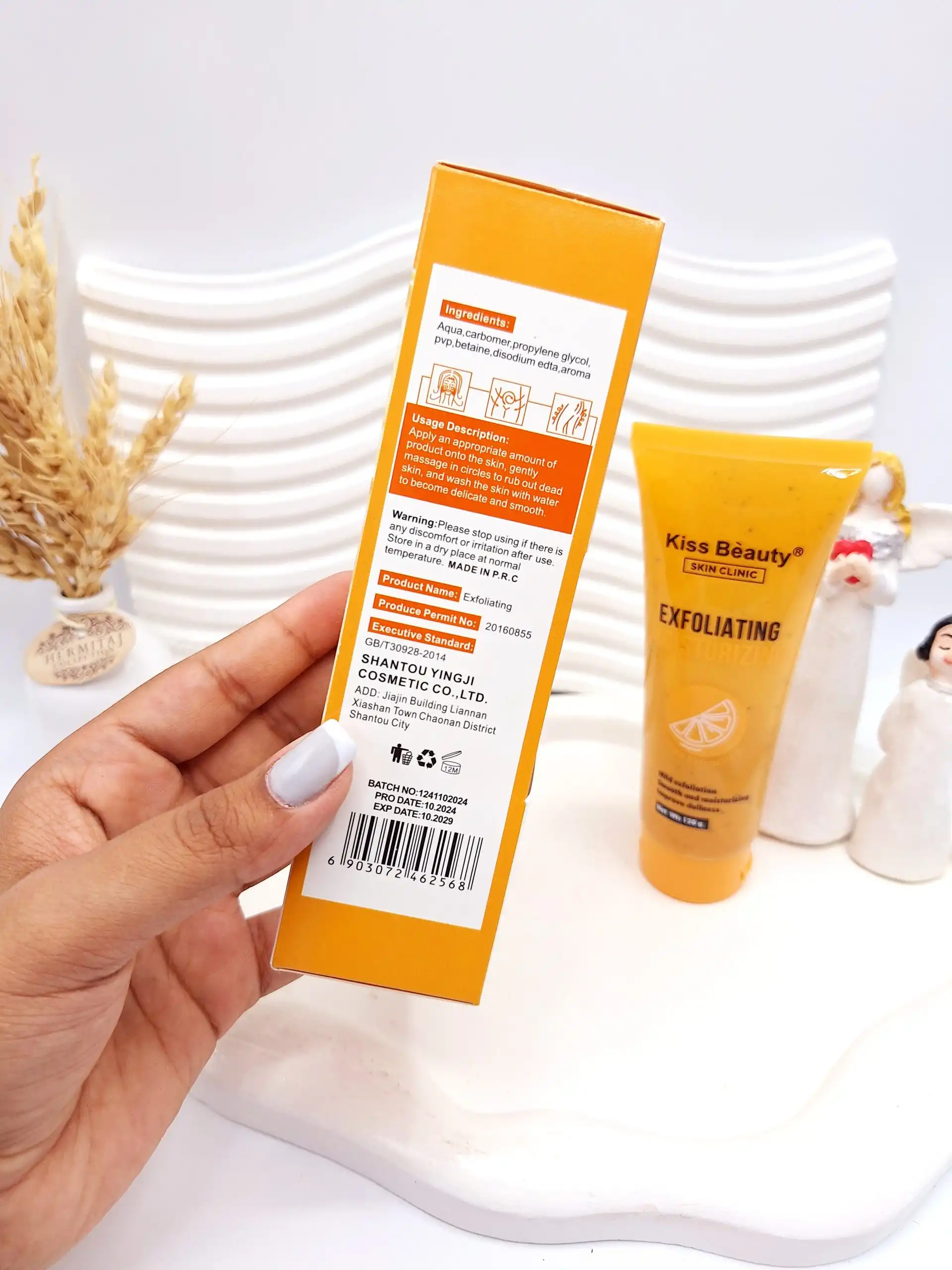 اسکراب لایه بردار روشن کننده و رفع تیرگی ویتامین سی برند کیس بیوتی کد 2568