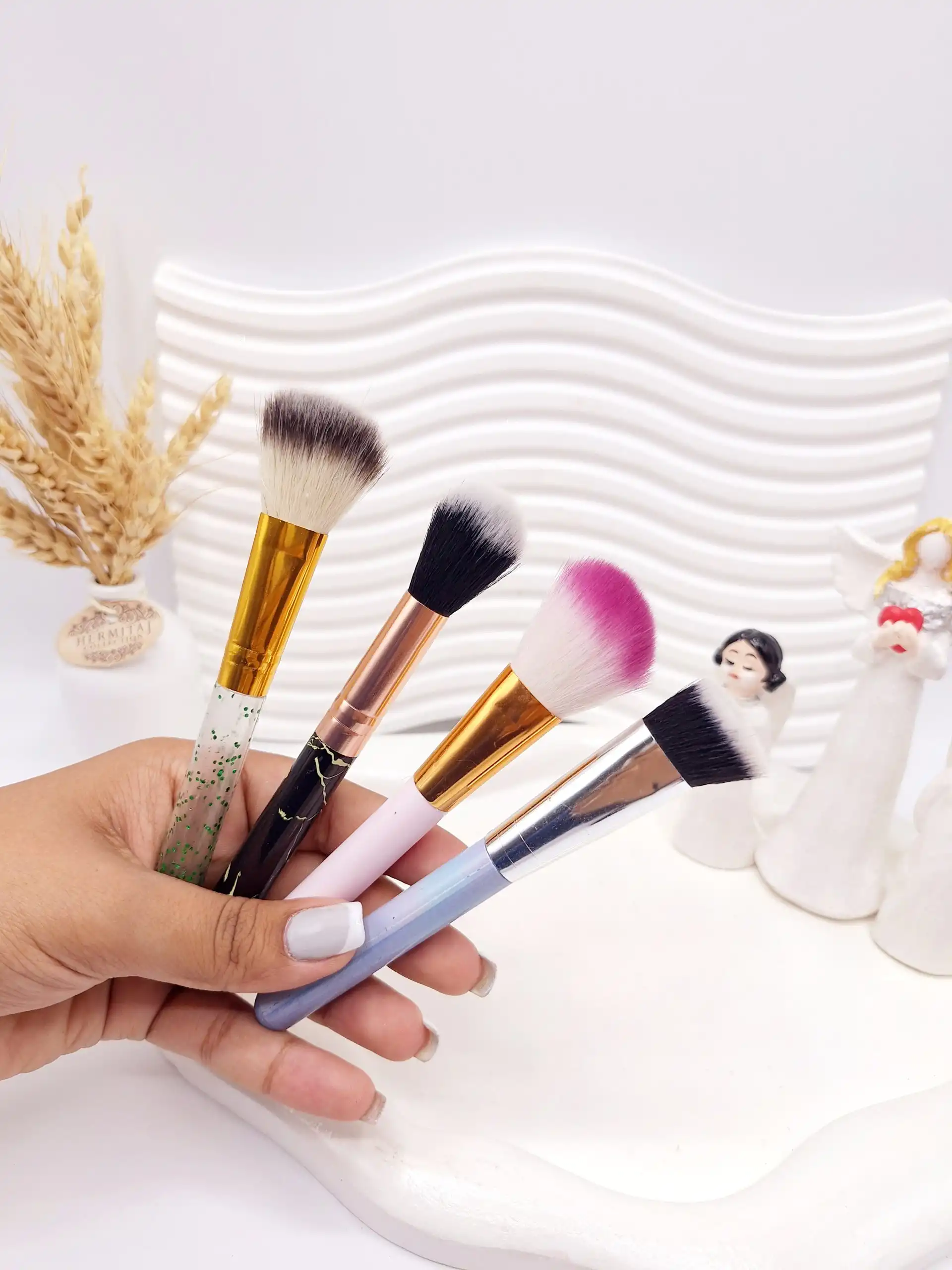 براش رژ گونه و پودر فیکس در طرح های متنوع ارسال رندم