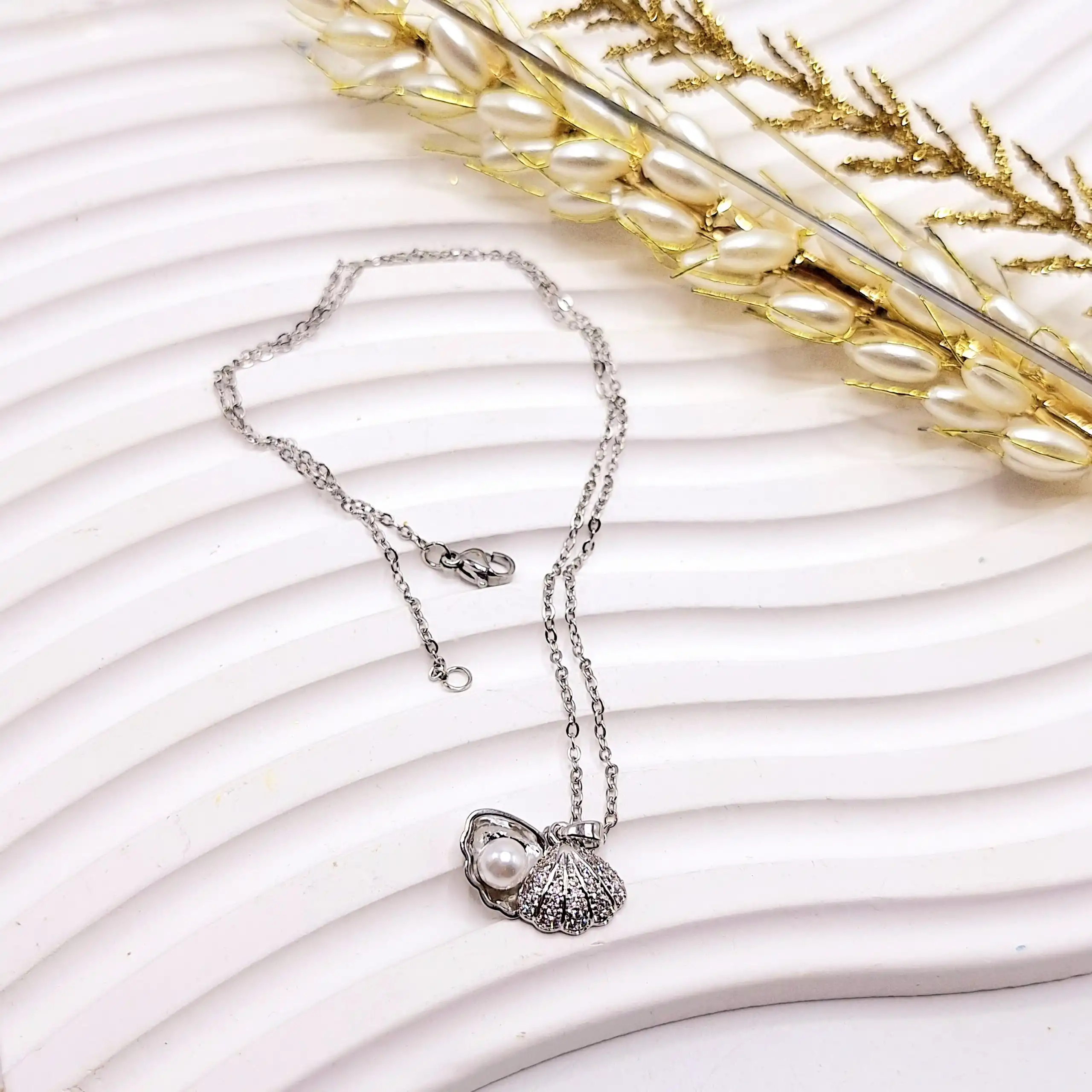 گردنبند زنانه طرح صدف مراوریدی فول نگین استیل