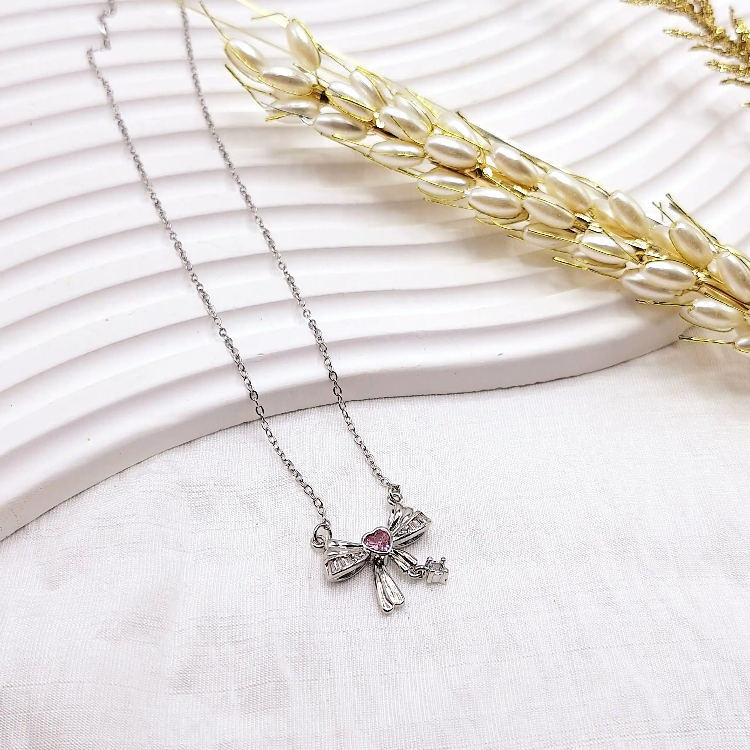 گردنبند پینترسنتی پاپیون قلب صورتی