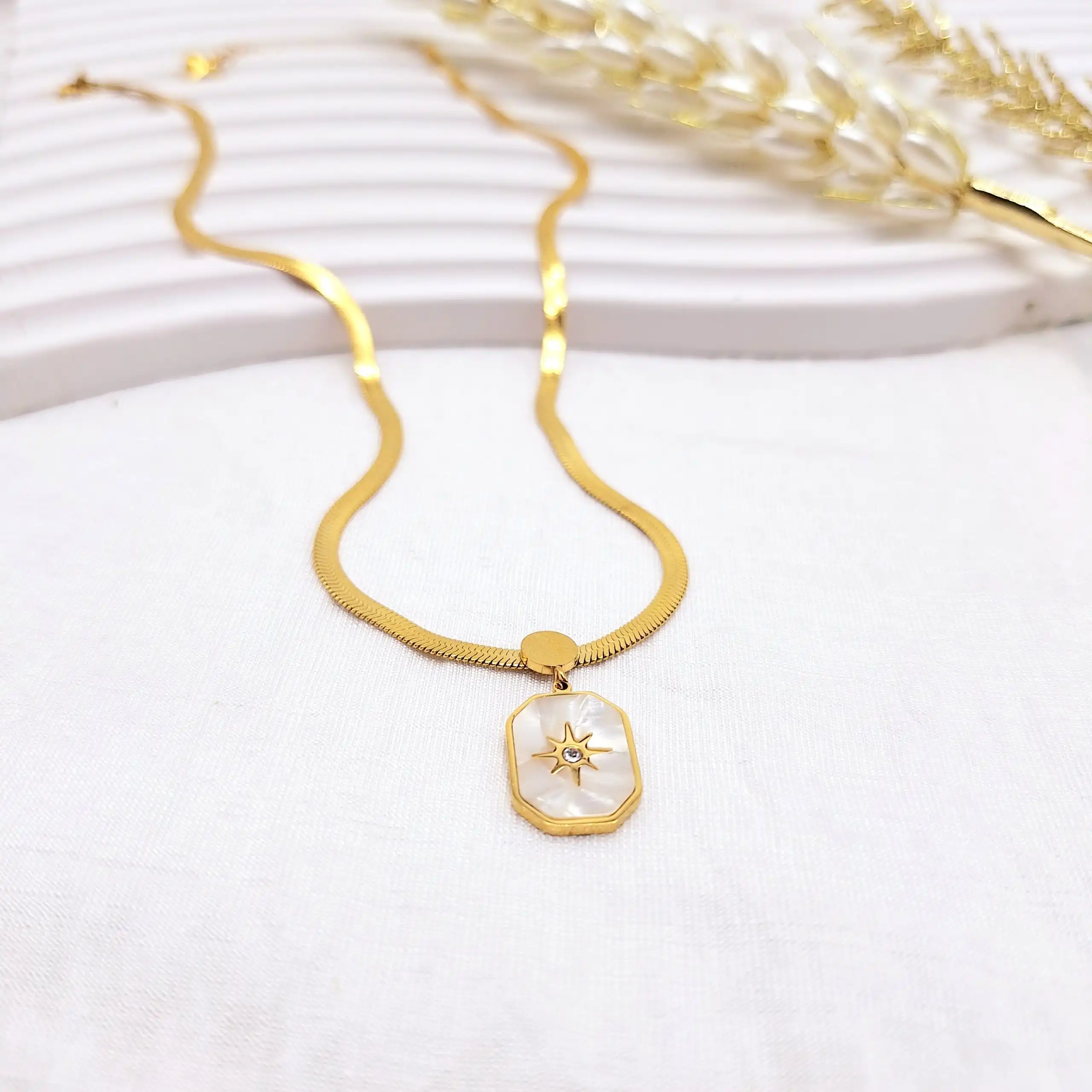 گردنبند ماری مدل آویز خورشیدی