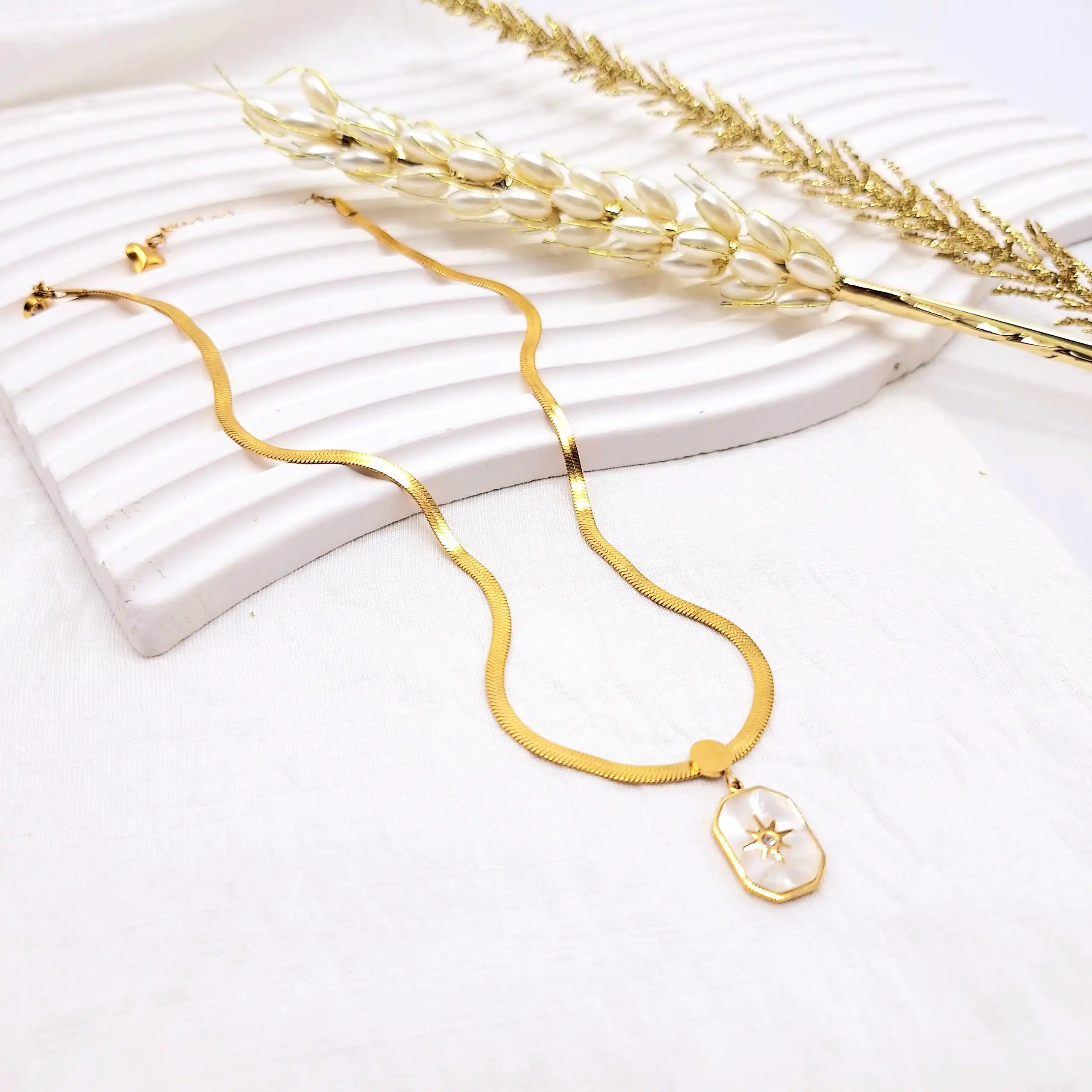 گردنبند ماری مدل آویز خورشیدی