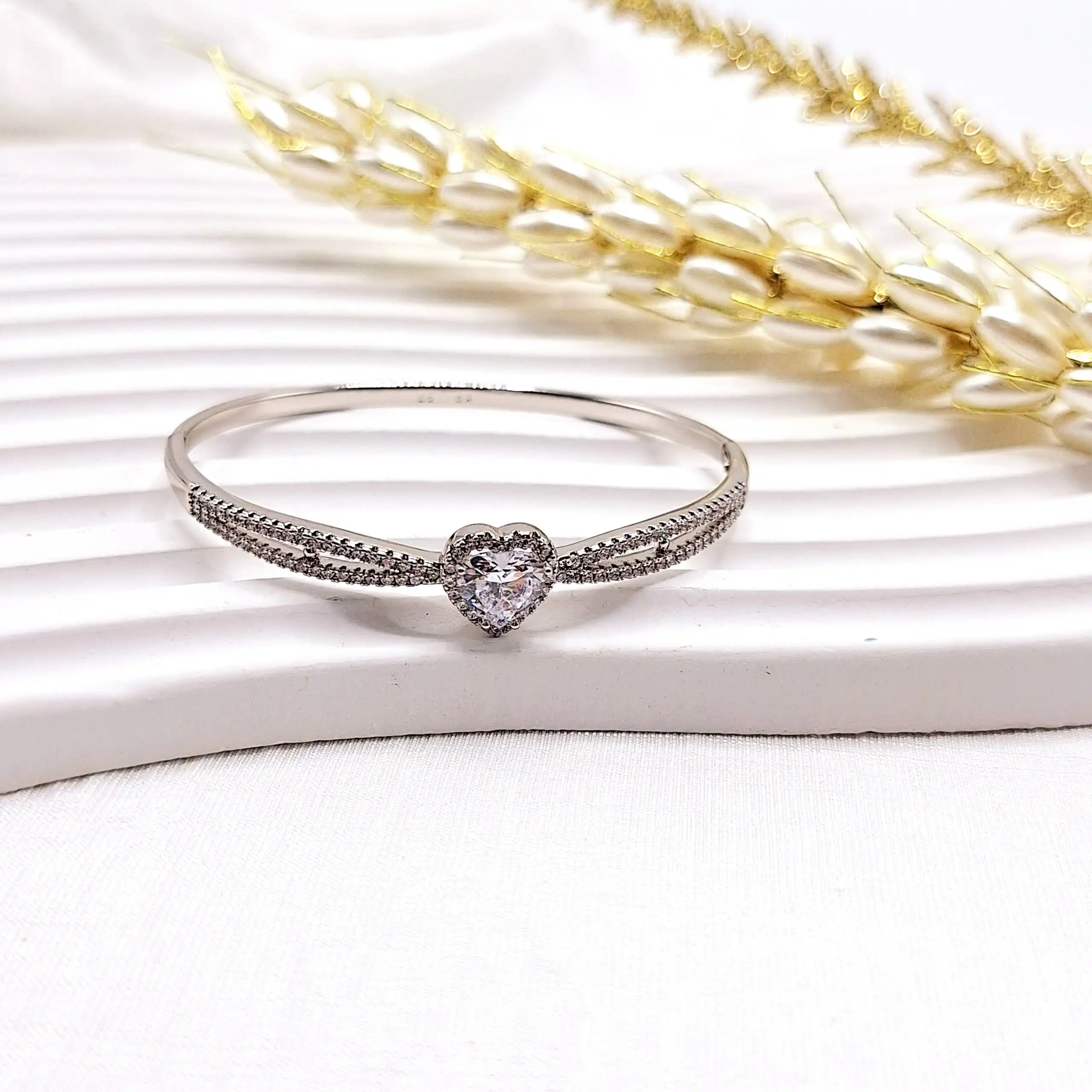 دستبند پینترستی طرح قلب نقره ای نگین دار استیل رنگ ثابت