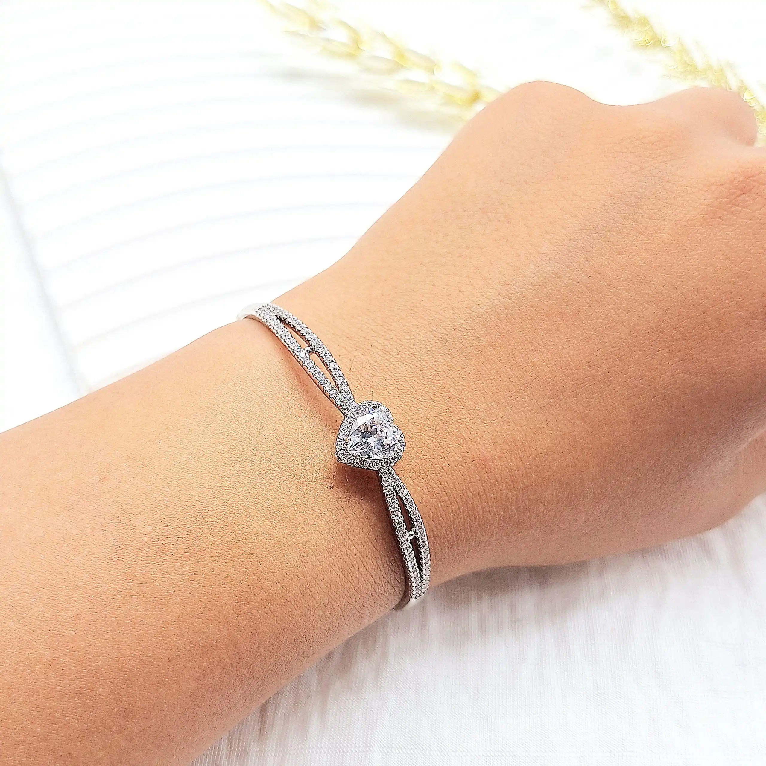 دستبند پینترستی طرح قلب نقره ای نگین دار استیل رنگ ثابت