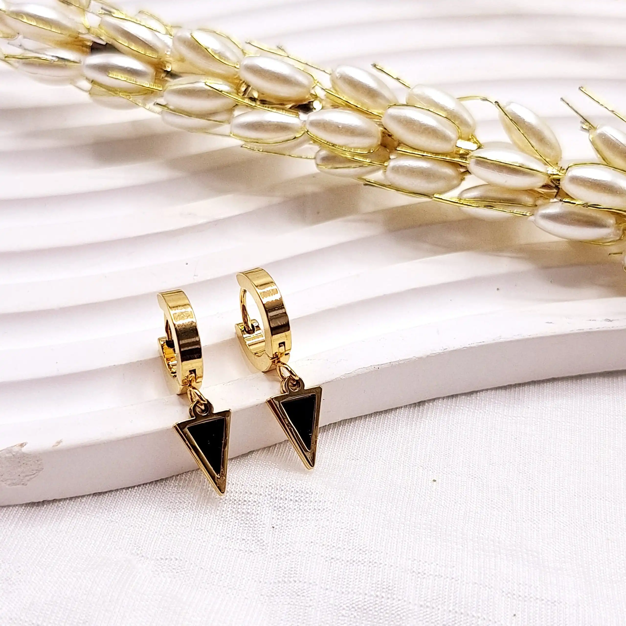 گوشواره تمام استیل طلایی طرح مثلثی