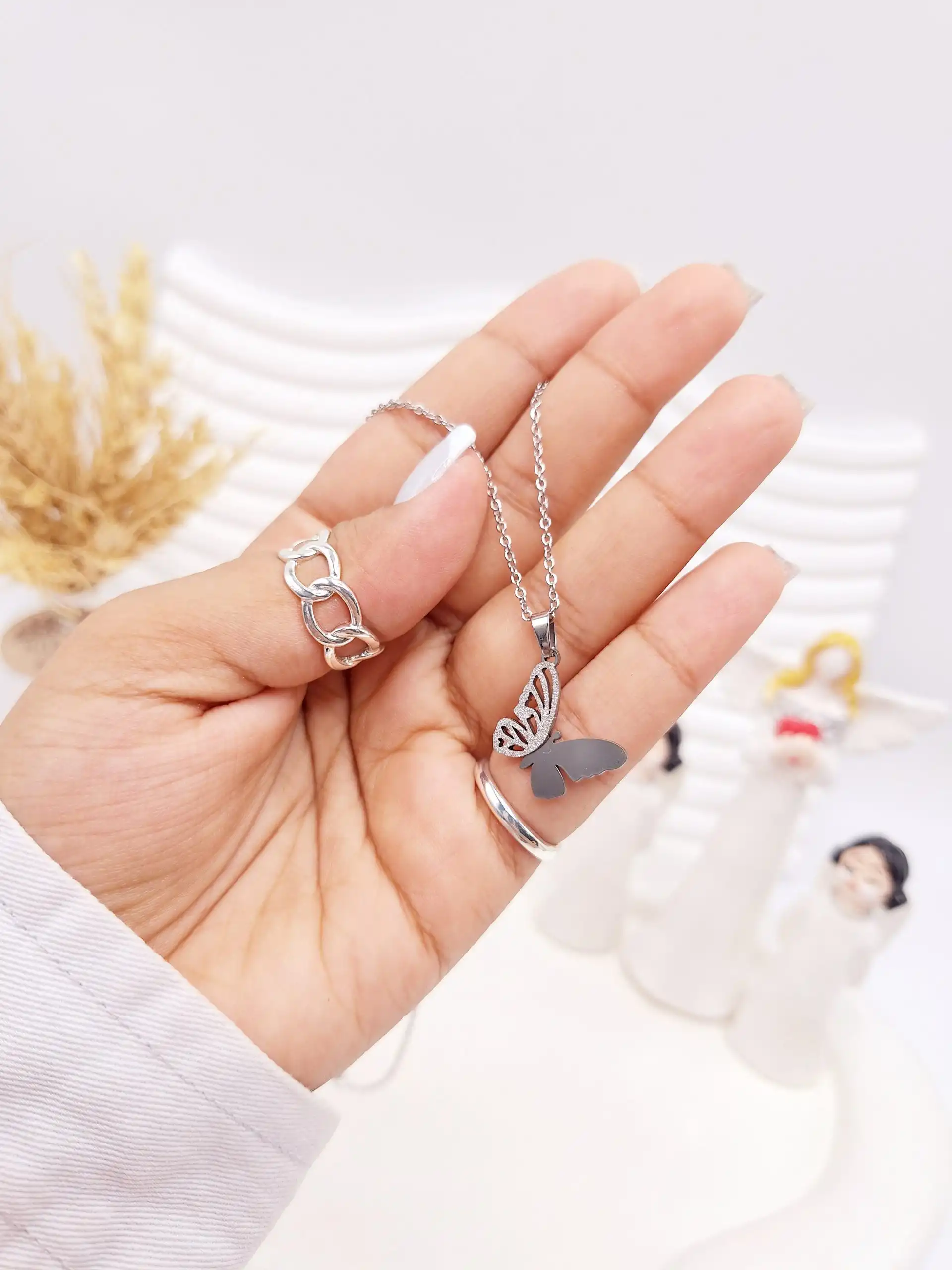 ست گوشواره و گردنبند طرح پروانه مخرج کاری نقره ای استیل