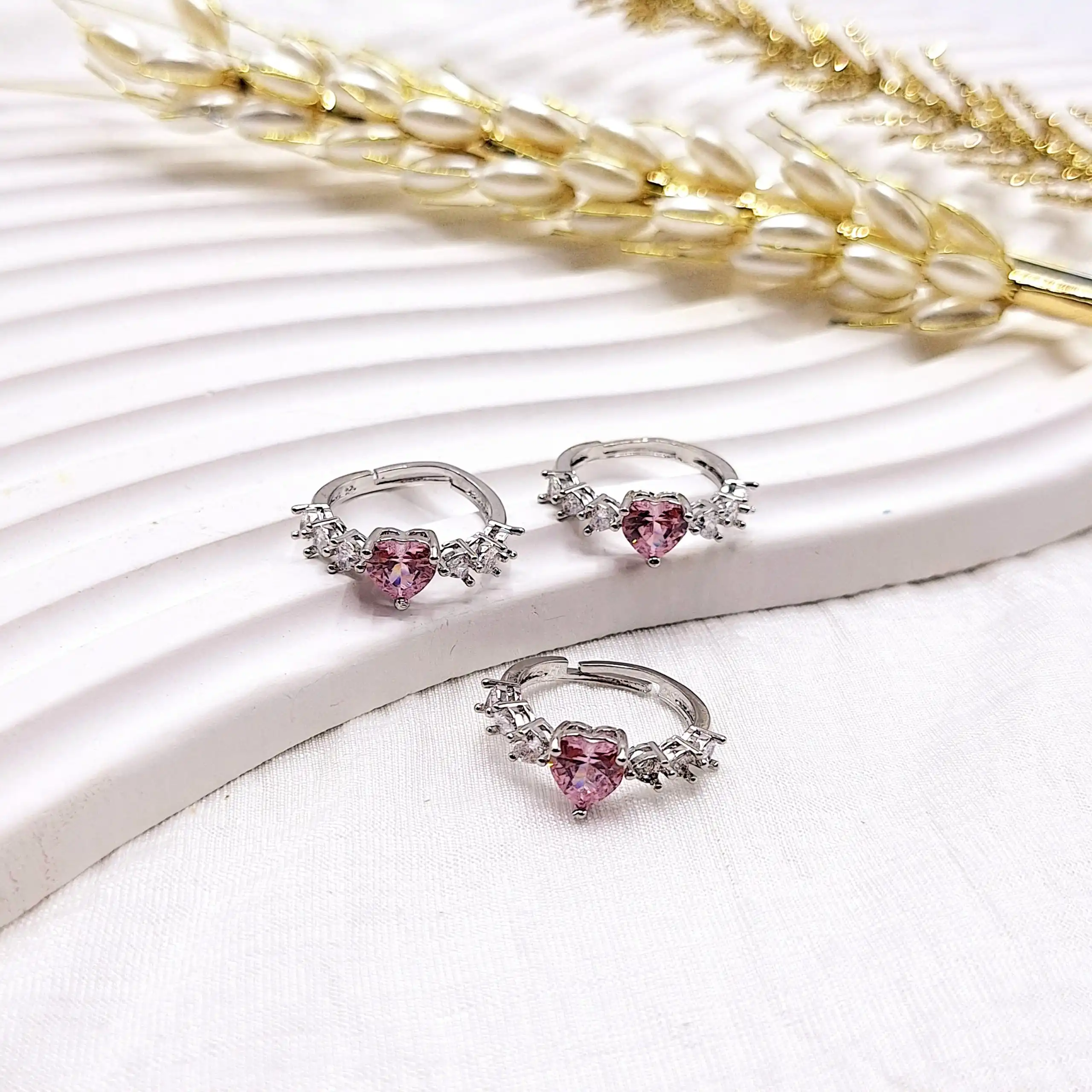 انگشتر پینترستی طرح قلب نگین صورتی