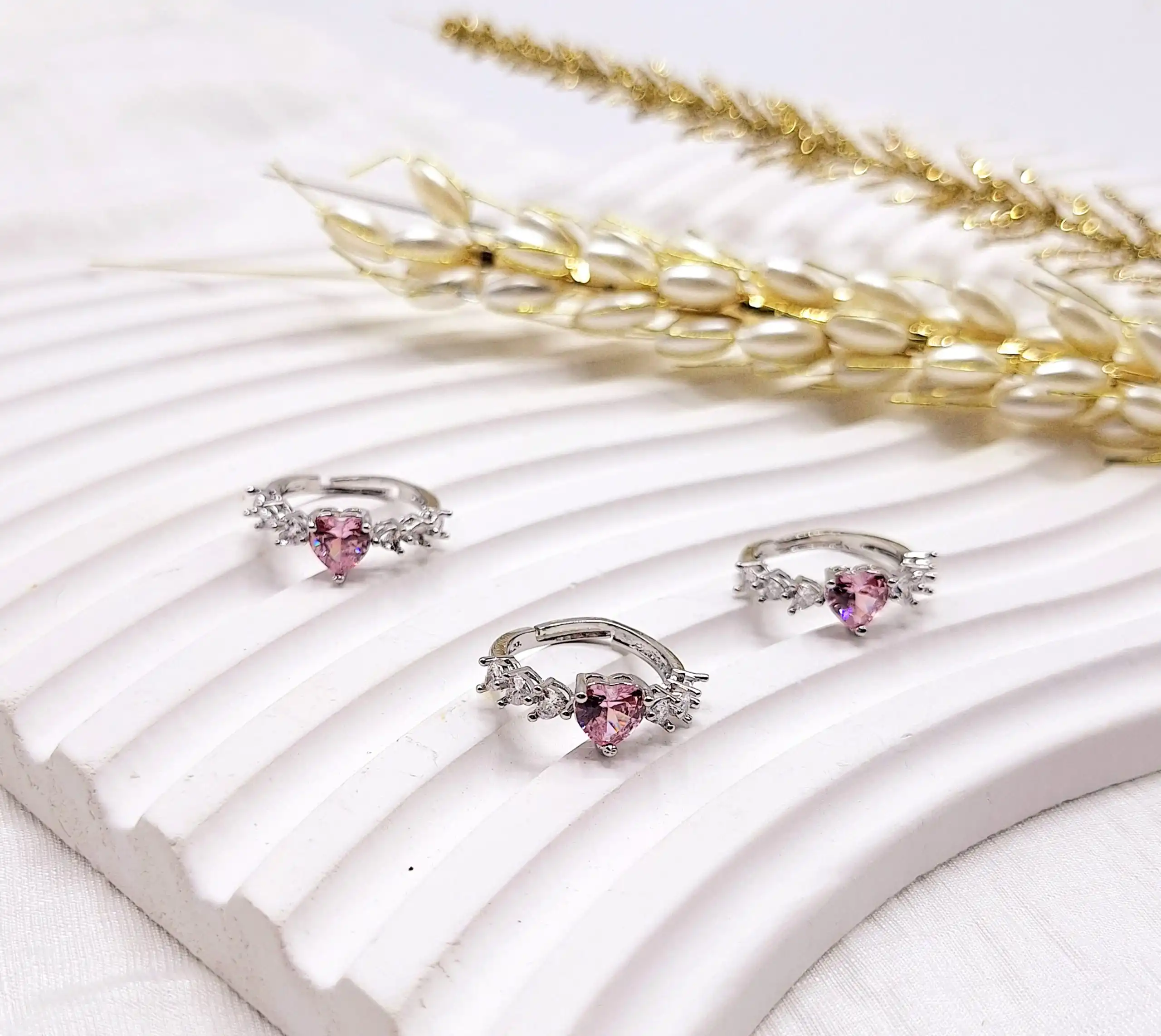 انگشتر پینترستی طرح قلب نگین صورتی