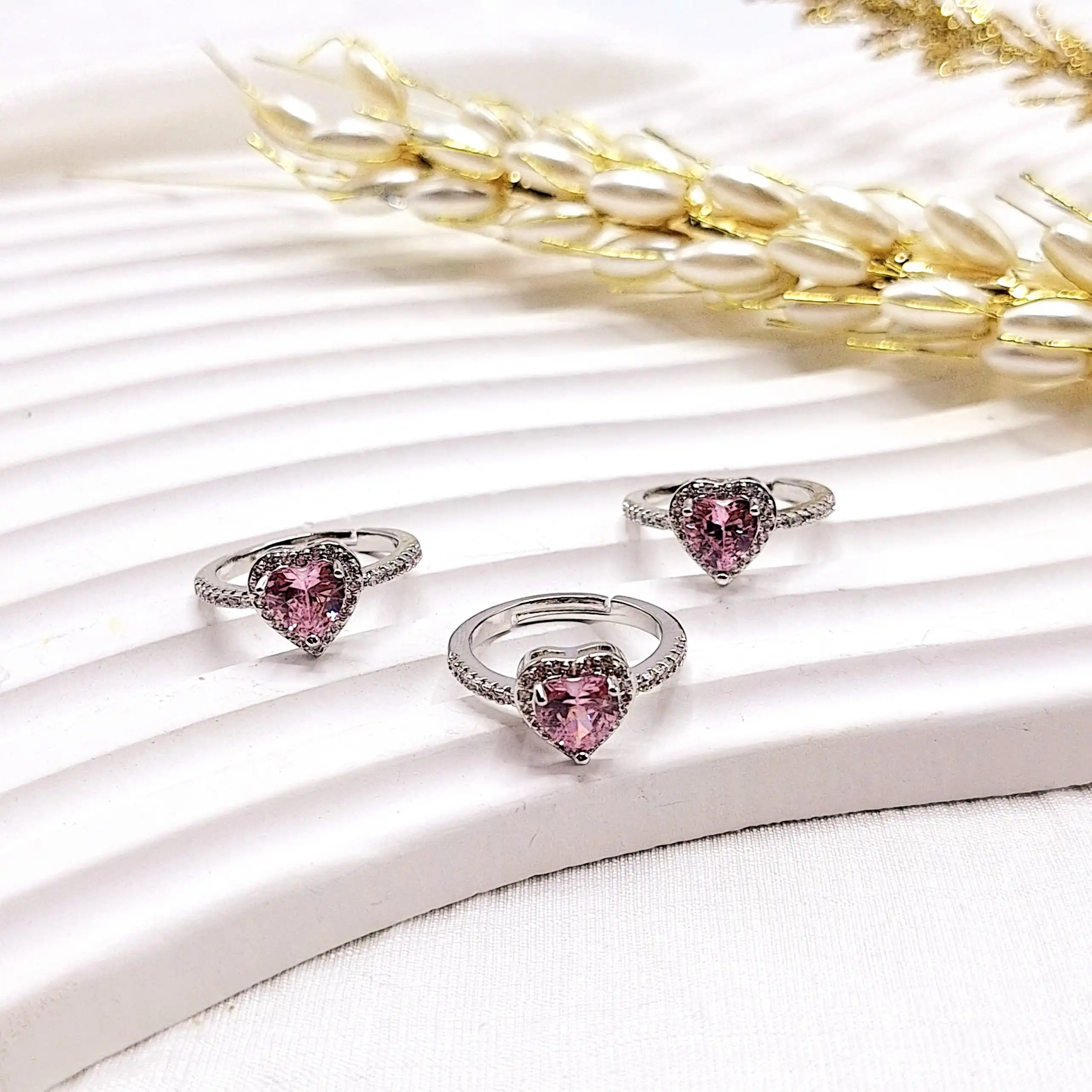 انگشتر پینترستی طرح قلب صورتی فول نگین