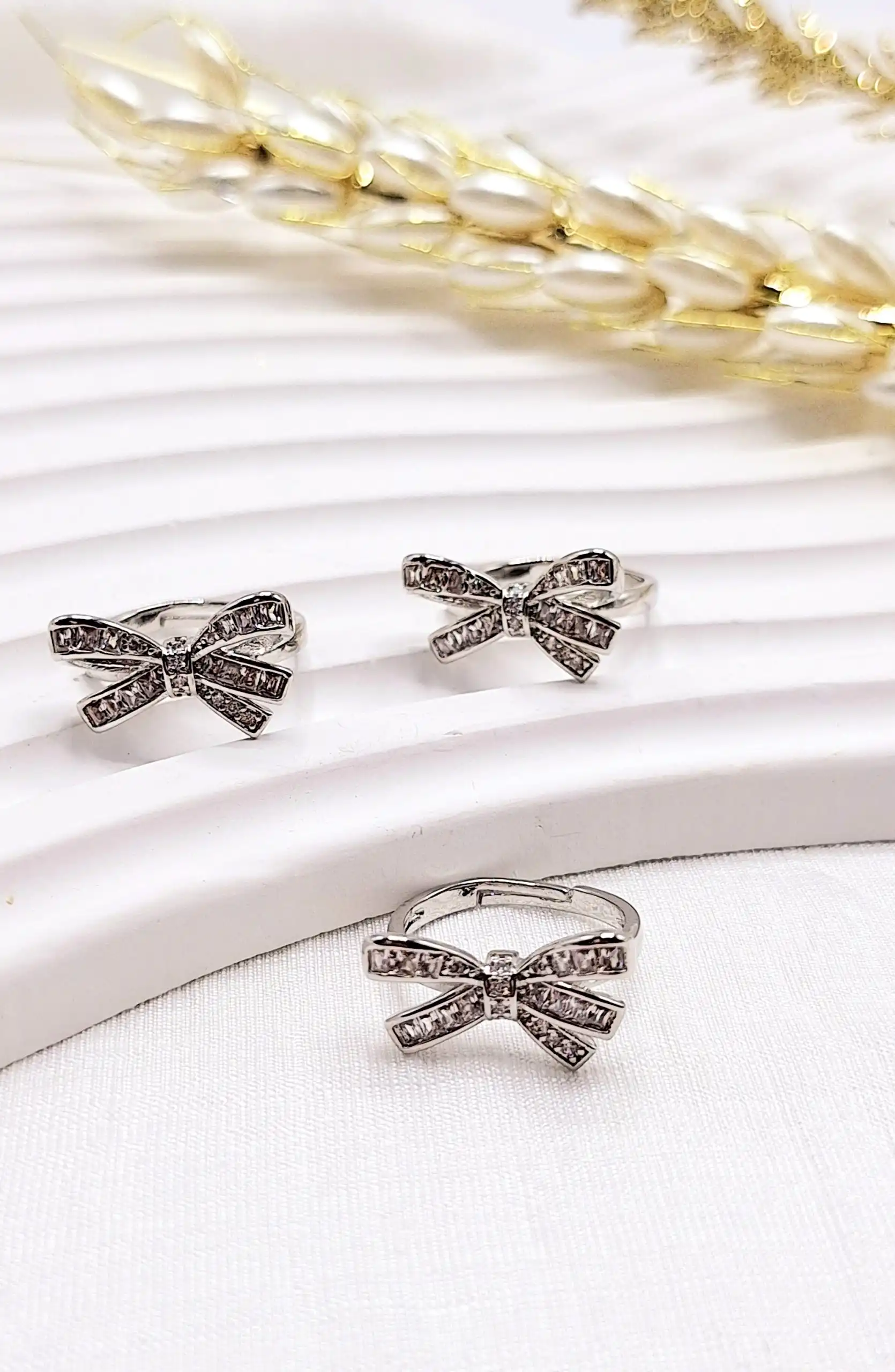 انگشتر پینترستی طرح پاپیون نگین دار