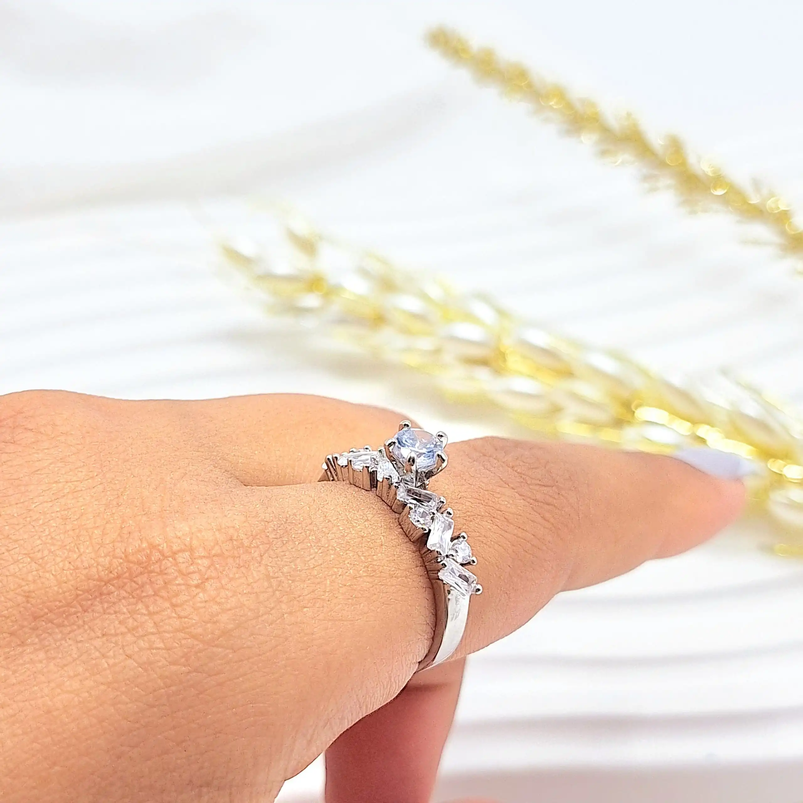 انگشتر نگین حلقه ای جواهری