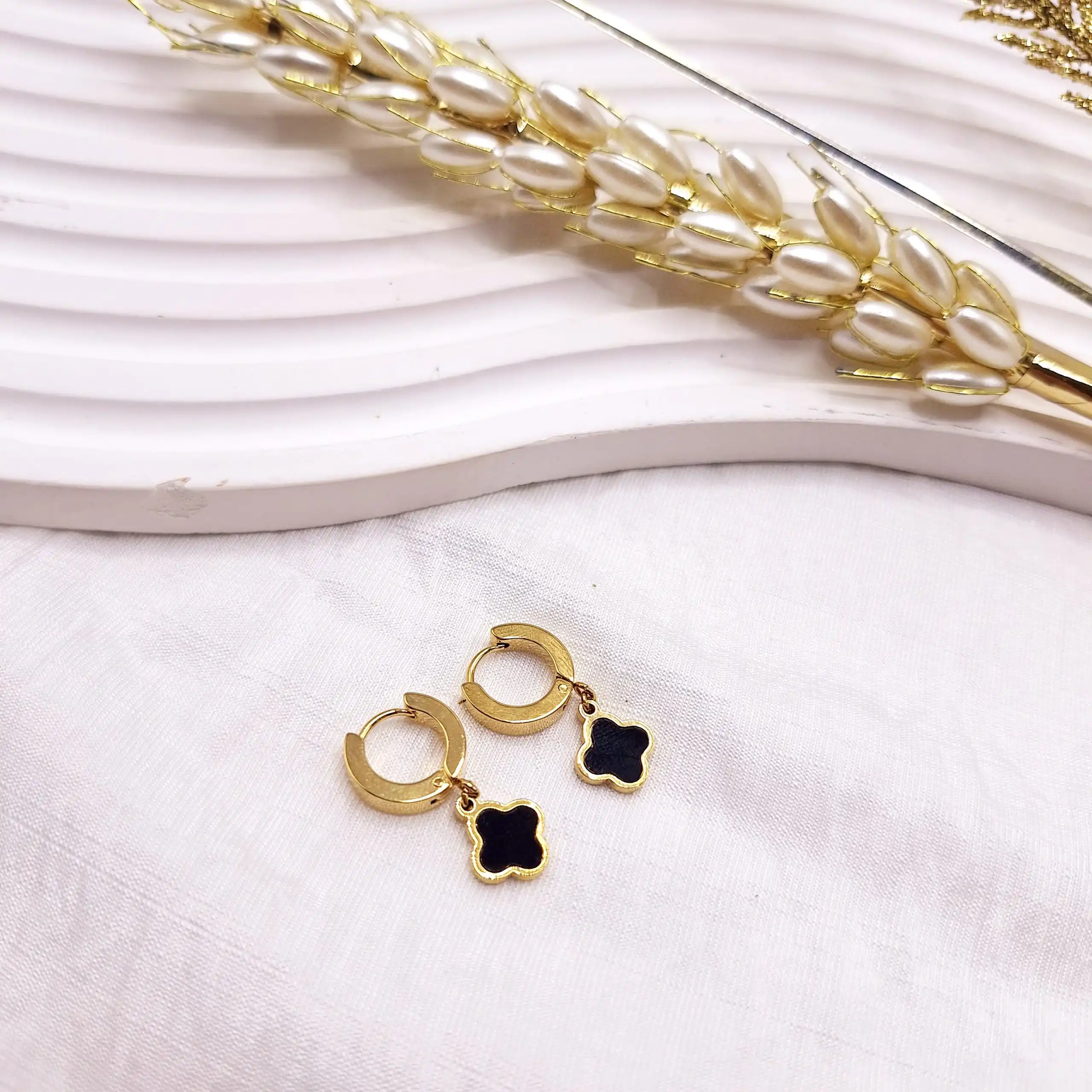 گوشواره تمام استیل طلایی طرح ونکلیف