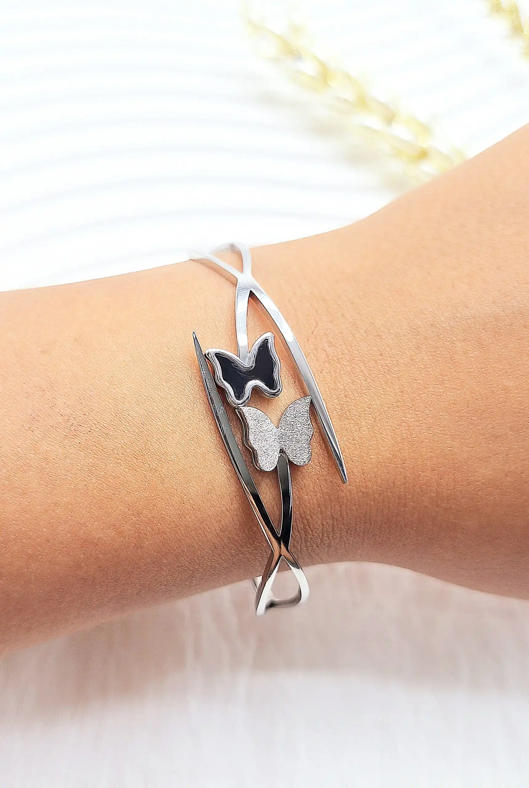 دستبند شاخه ای طرح پروانه استیل نقره ای