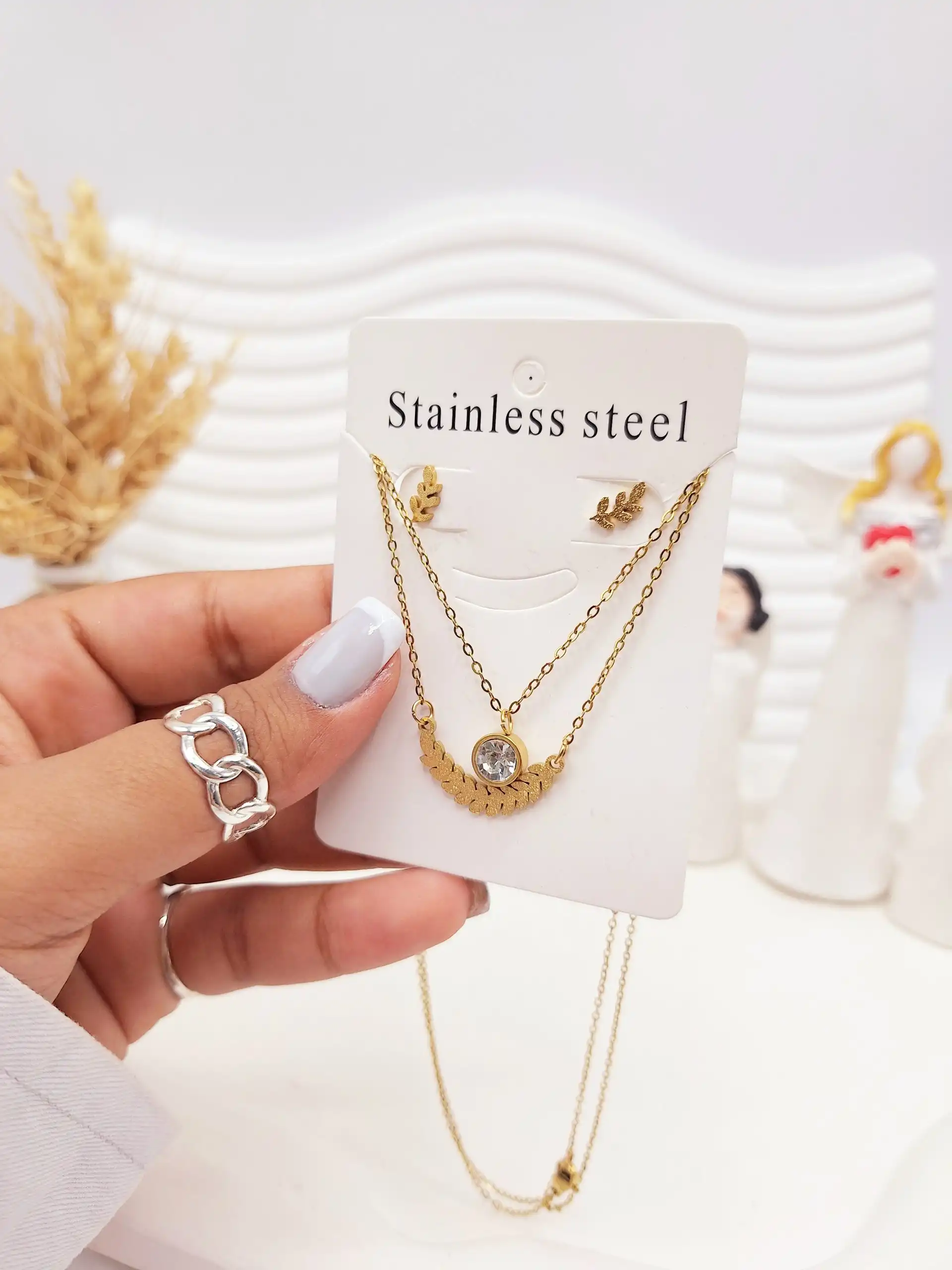 ست گوشواره و گردنبند دو لاین برگ و آویز نگین دار رنگ طلایی استیل