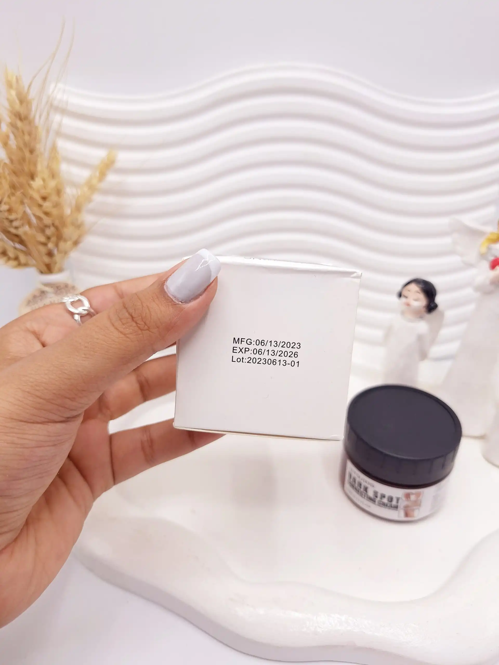 کرم سفید کننده بدن و بیکینی دائمی  برند JAY SUING