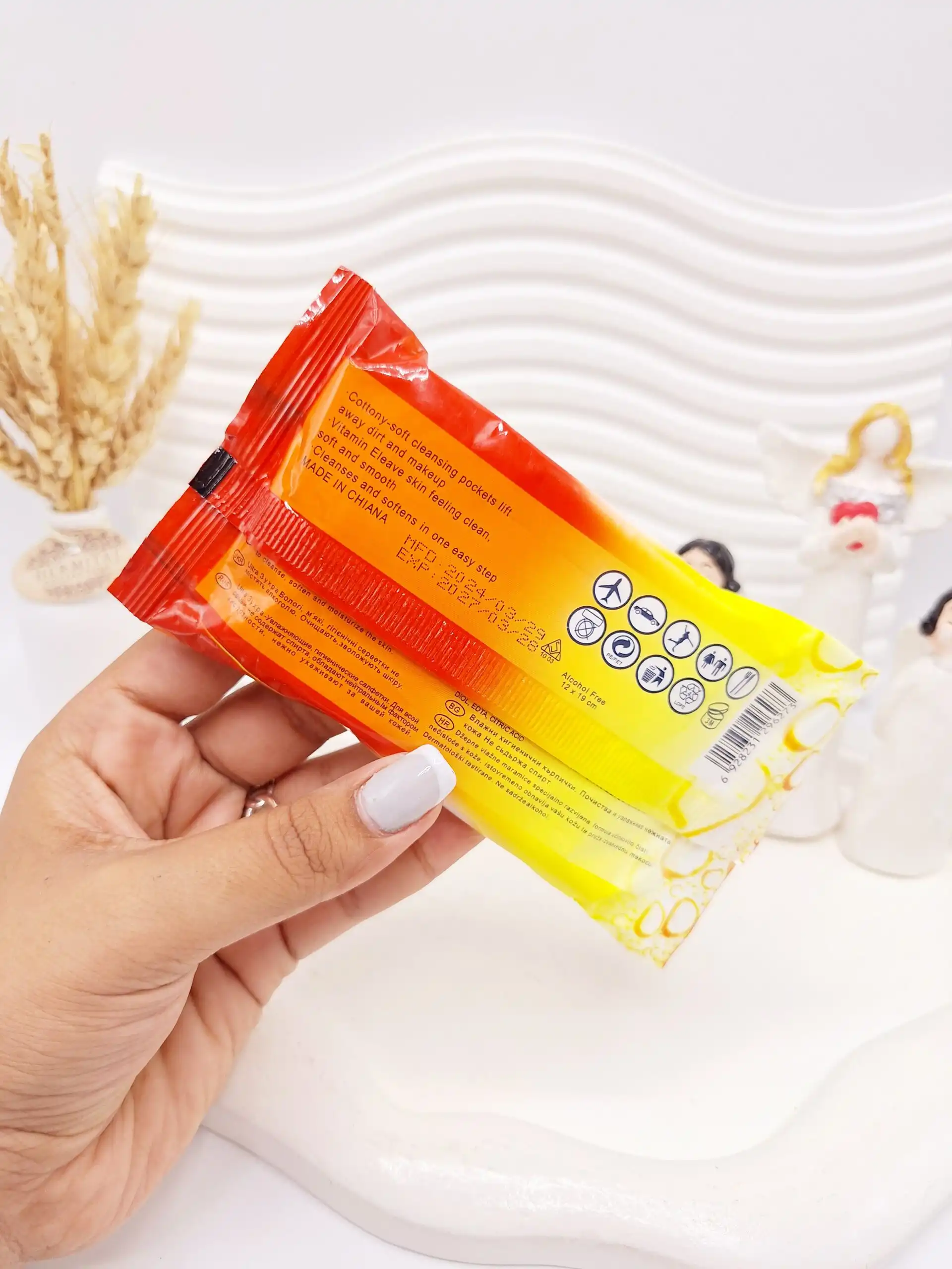 دستمال مرطوب اسانس میوه ای HAPPY Fresh WET WIPES 15 تایی کد 6273