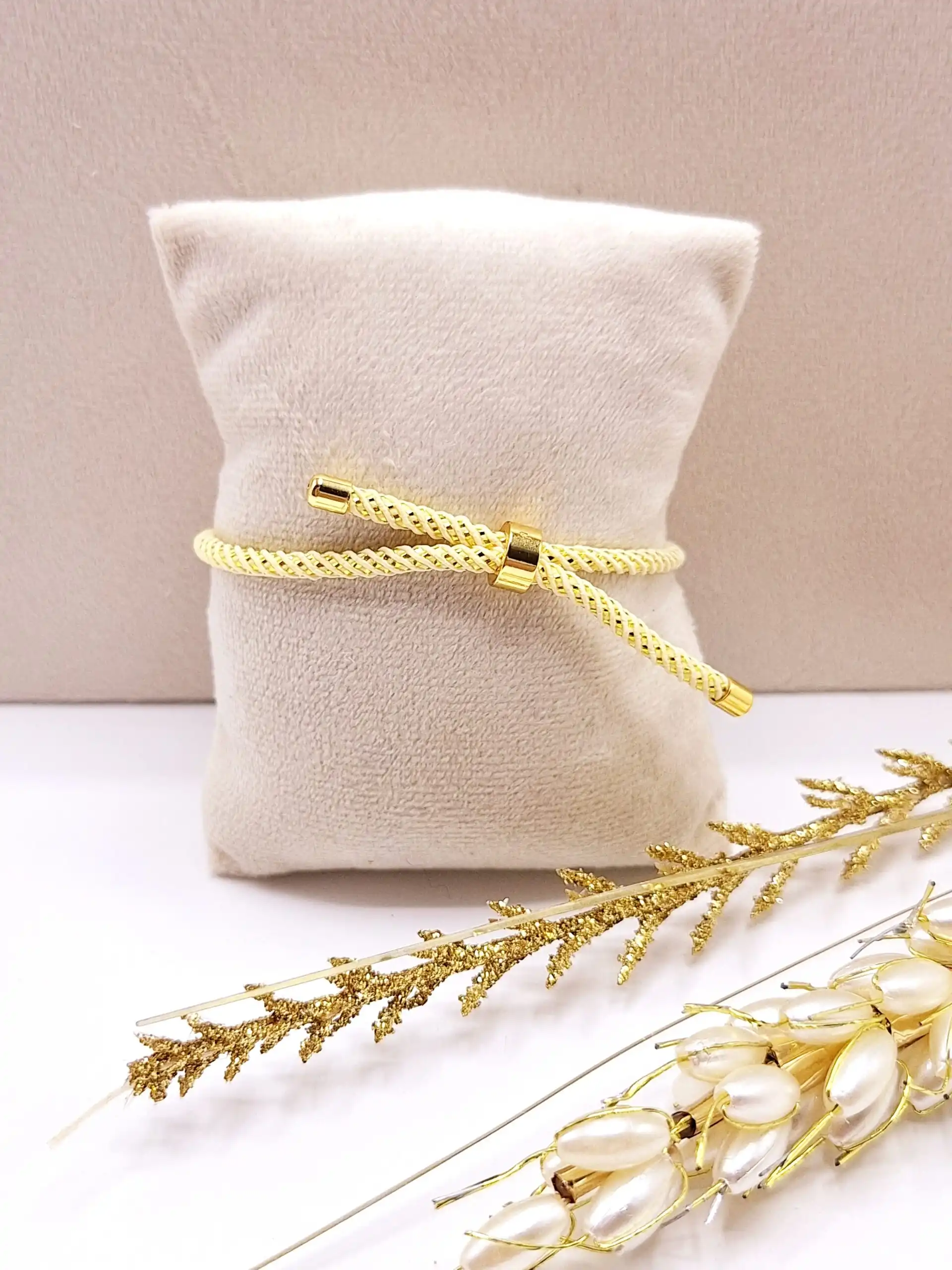 دستبند بافت طرح ستاره طلایی