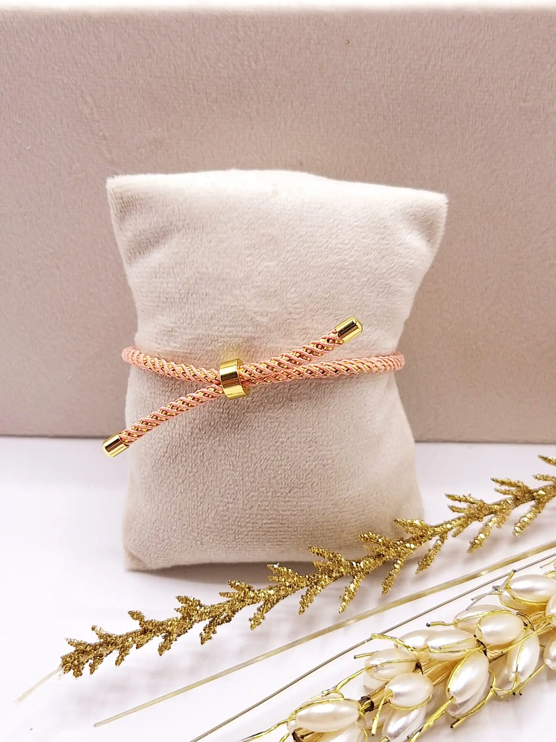 دستبند بافت طرح پروانه