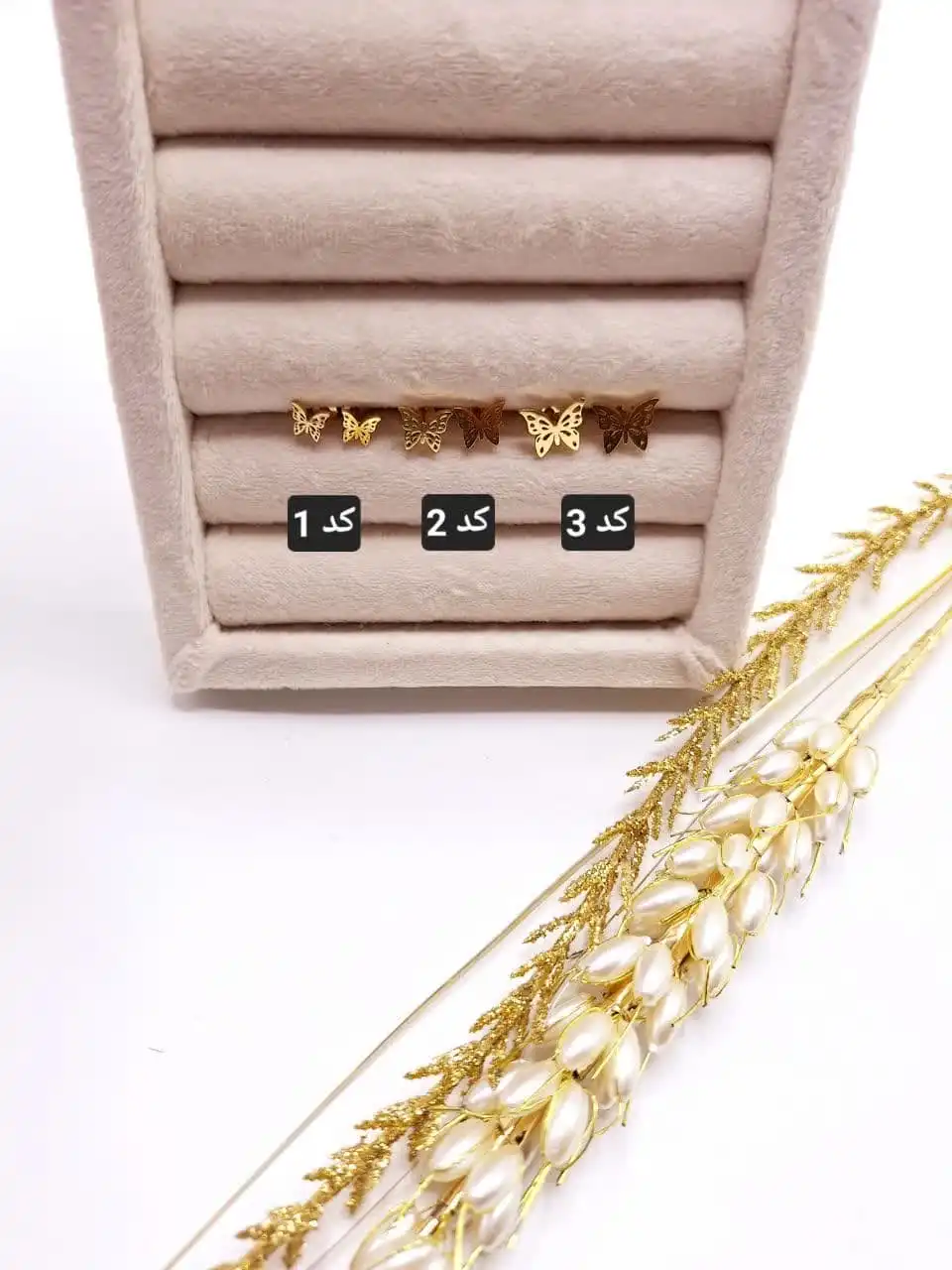 گوشواره میخی طرح پروانه طلایی استیل