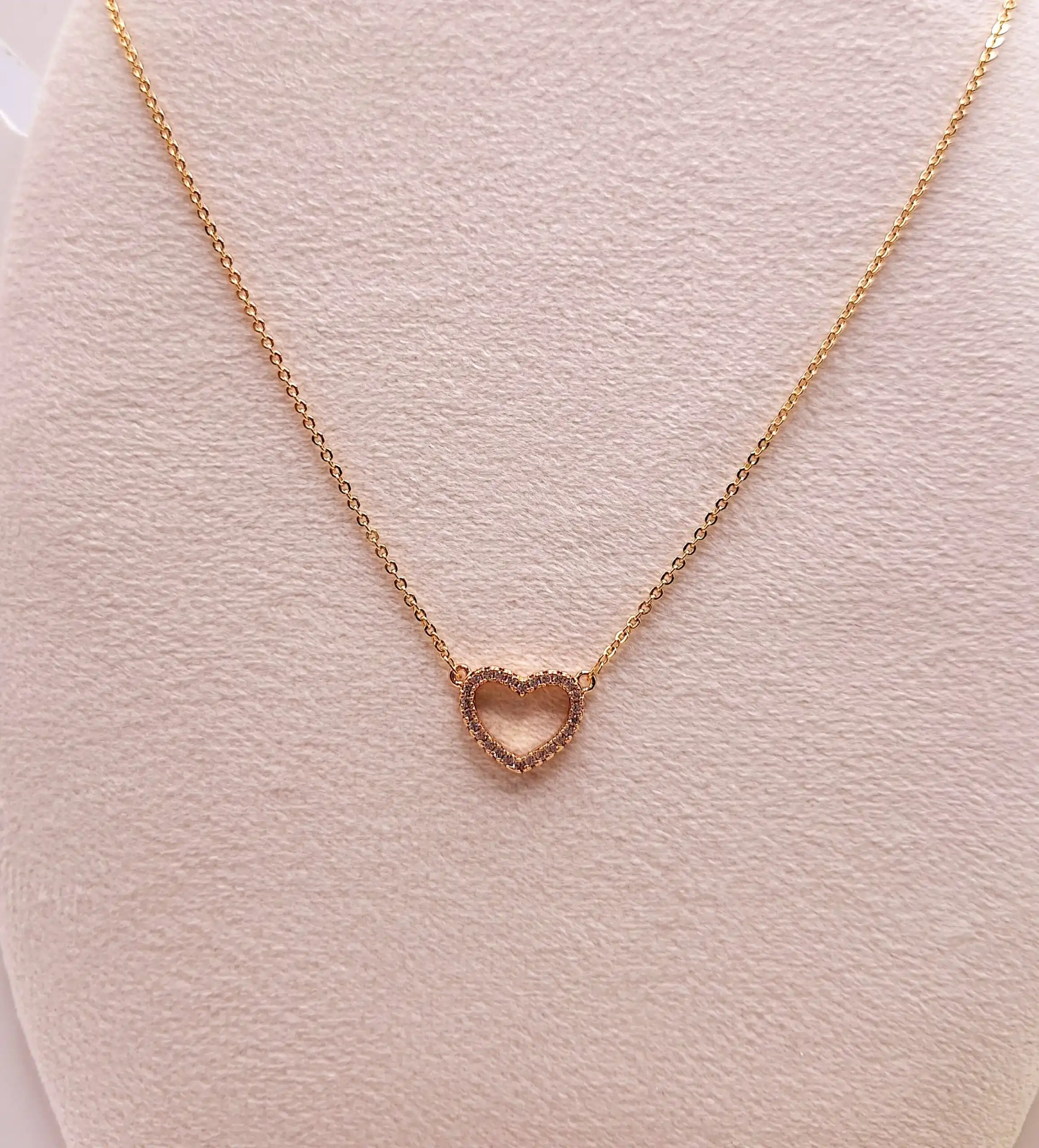 گردنبند پینترستی قلب نگین دار طلایی