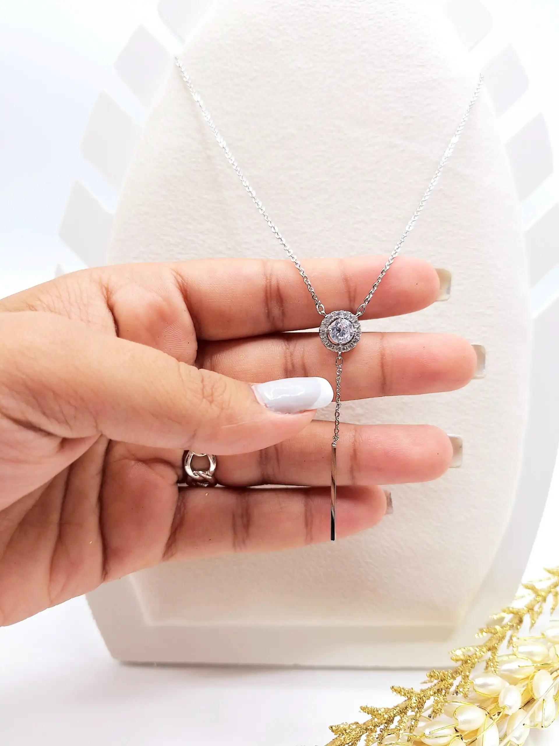 گردنبند طرح نگین و آویز سوزنی استیل