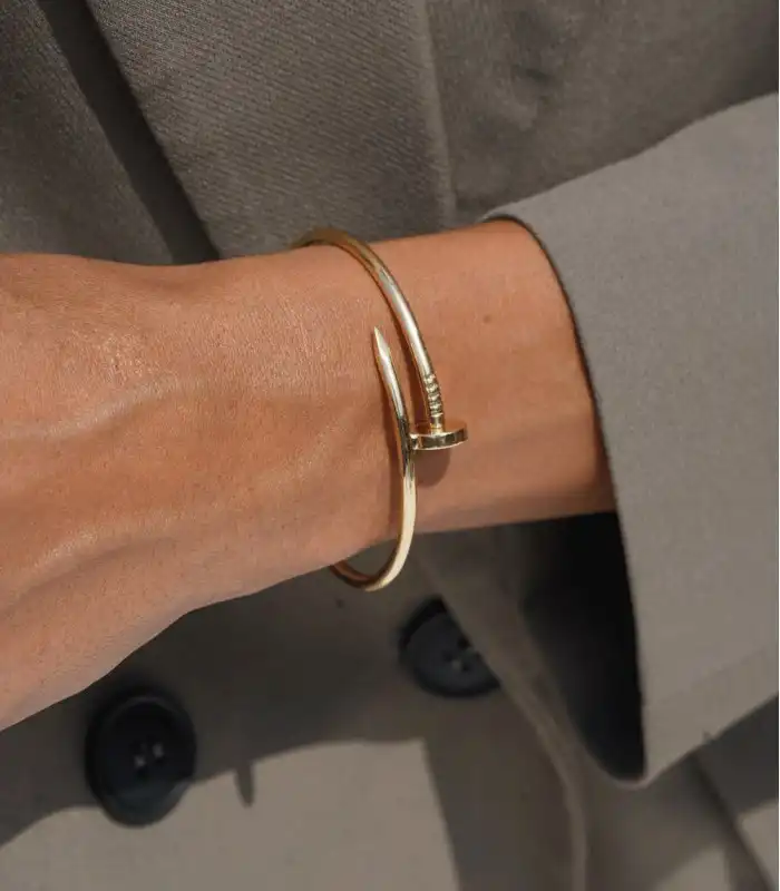 دستبند پرطرفدار میخی نقره ای