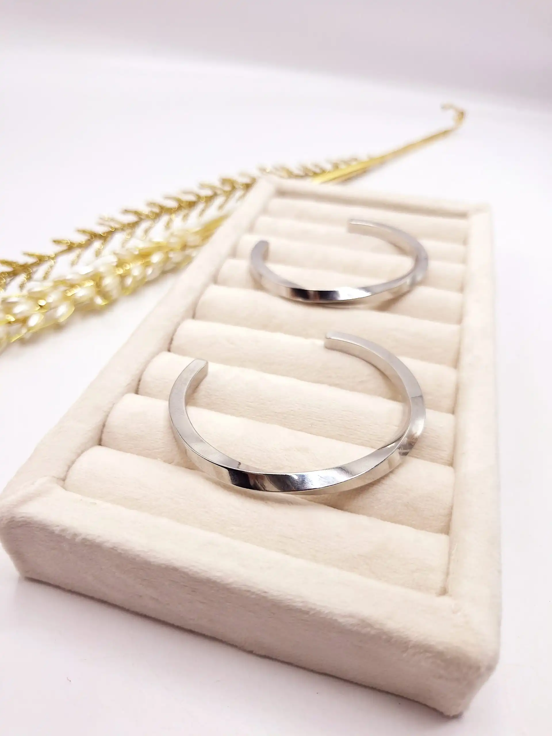 دستبند بنگل پرطرفدار پیچی مردانه استیل