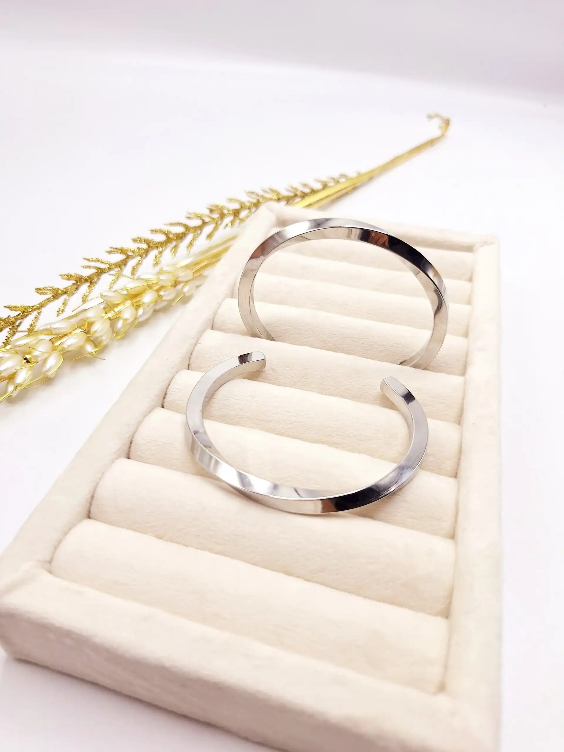 دستبند بنگل پرطرفدار پیچی مردانه استیل