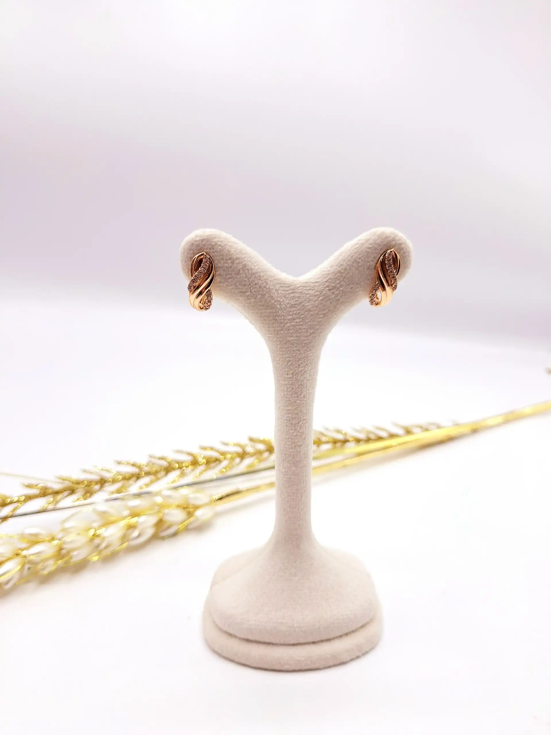 گوشواره طلایی طرح پیچی نگین دار برند ژوپینگ