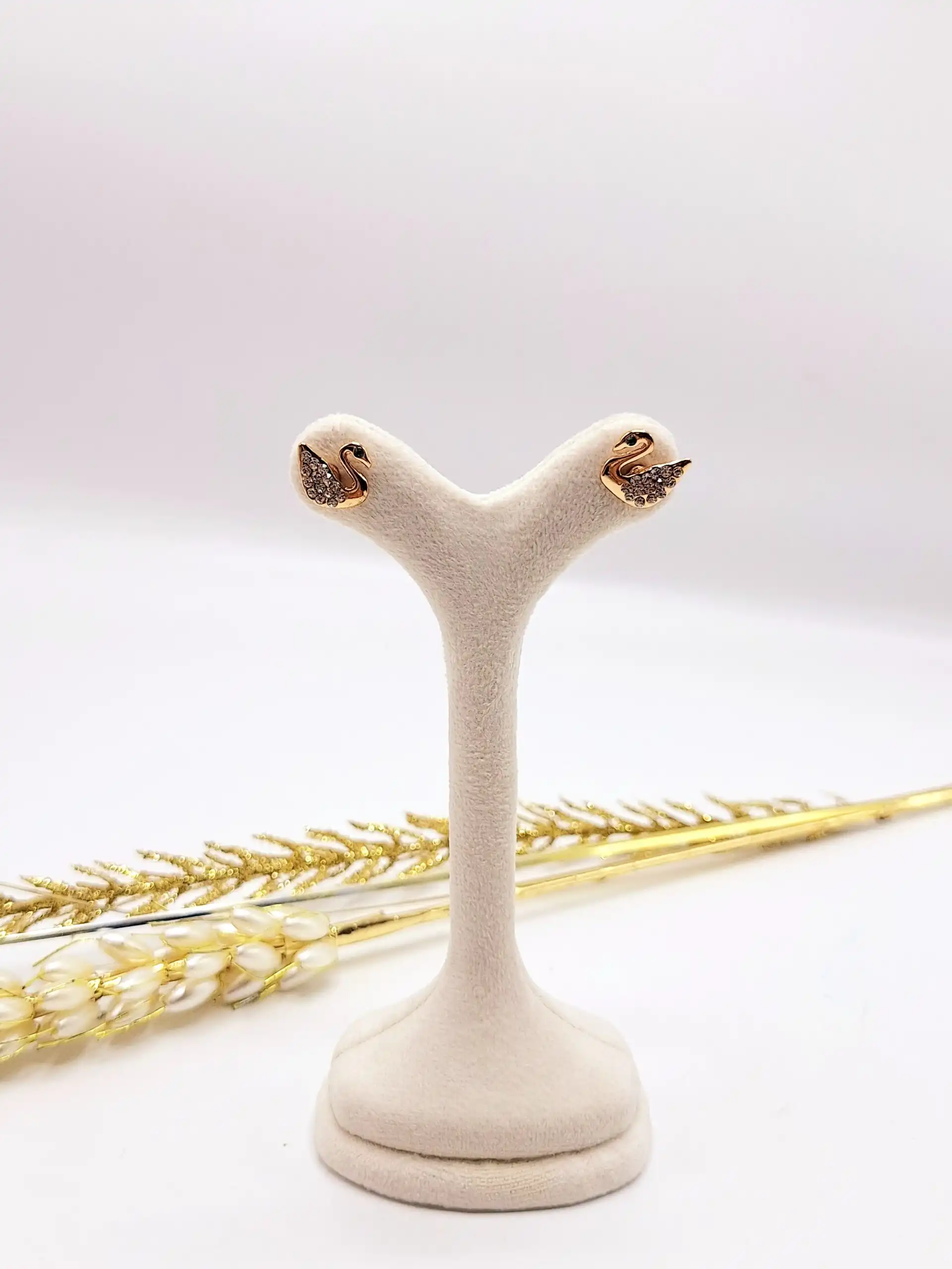 گوشواره میخی نگینی طرح قو برند ژوپینگ