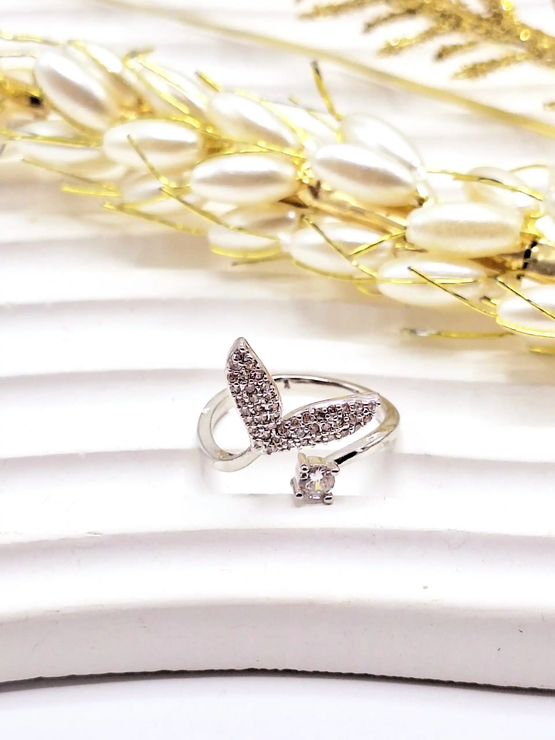 انگشتر زیبا دم وال نگین دار فری سایز