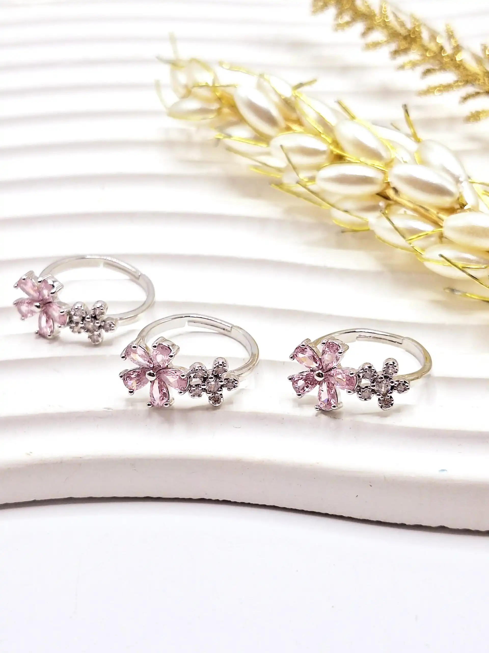 انگشتر جواهری طرح گل صورتی نگین دار فری سایز