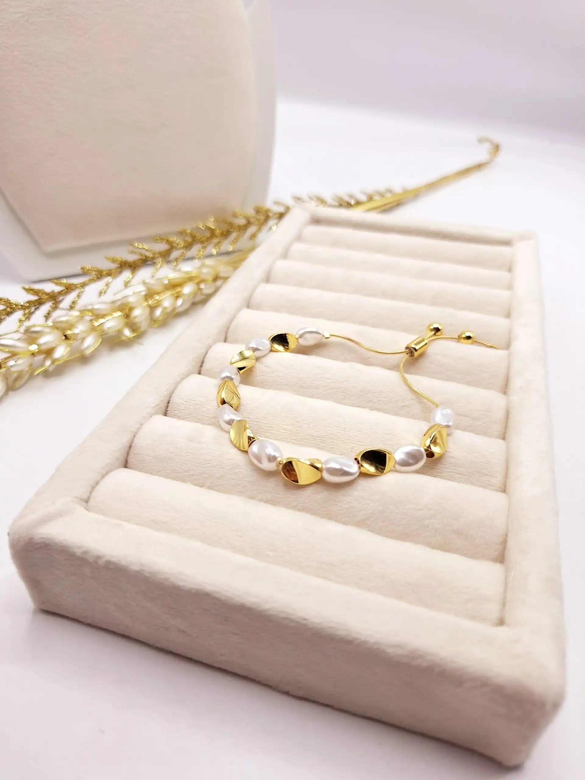 دستبند زیبا مروارید مارپیچ جنس رادیوم