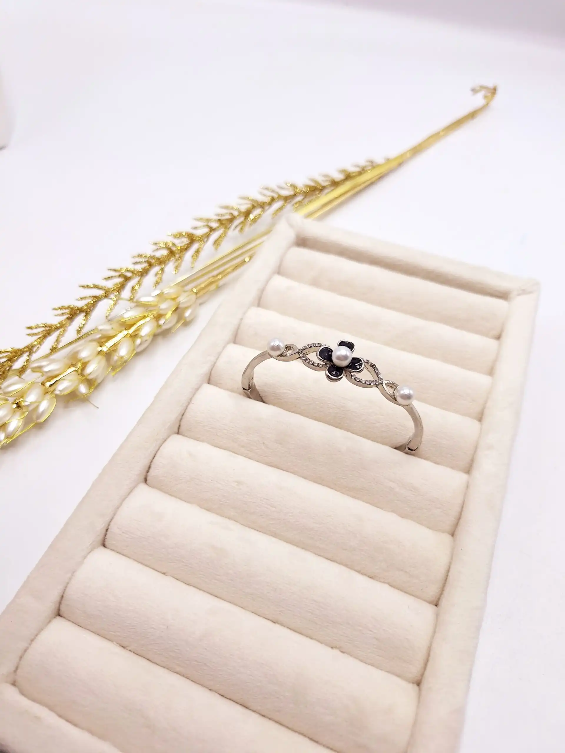 دستبند دخترانه گل مرواریدی نقره ای