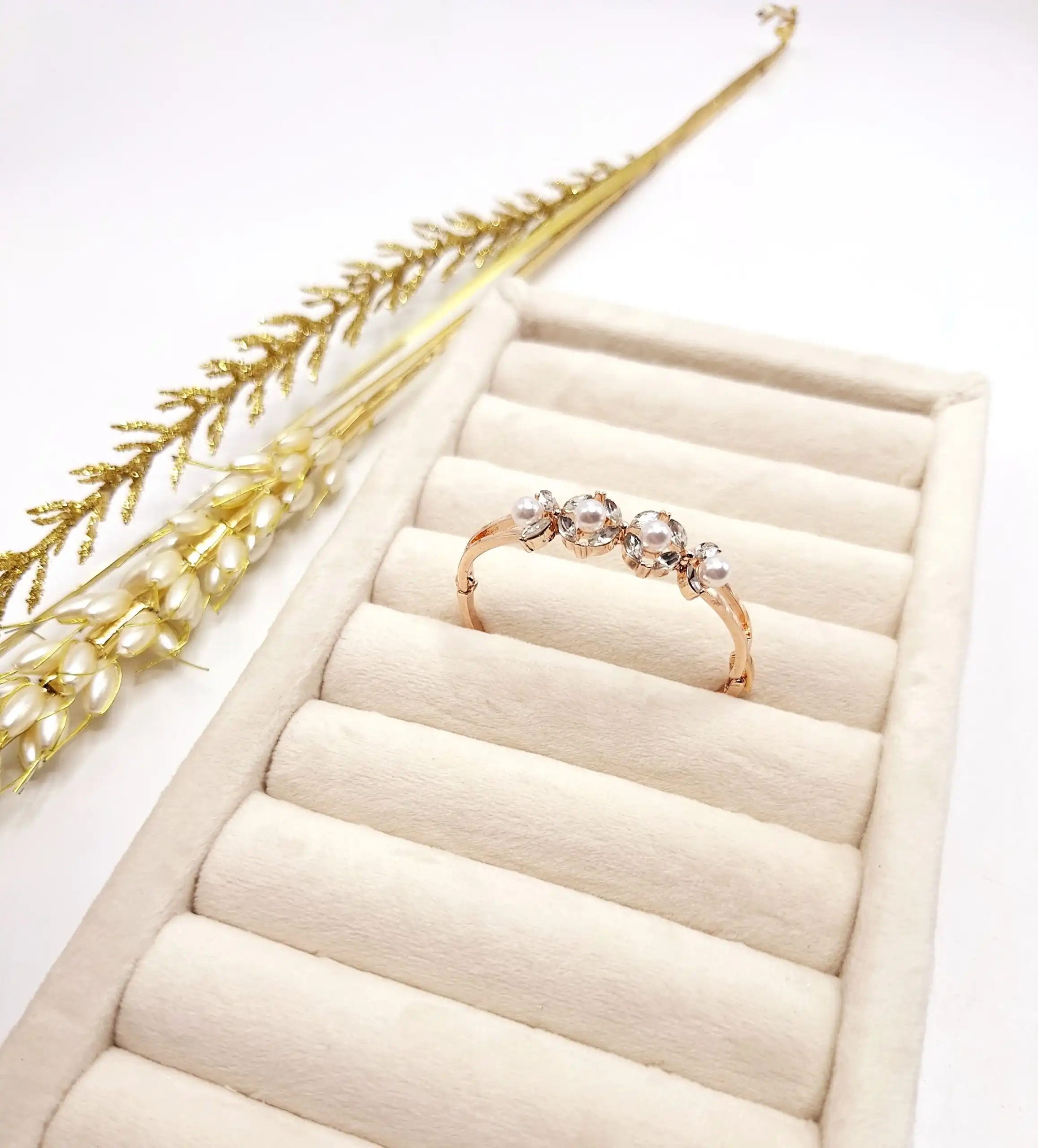 دستبند دخترانه پروانه مرواریدی طلایی