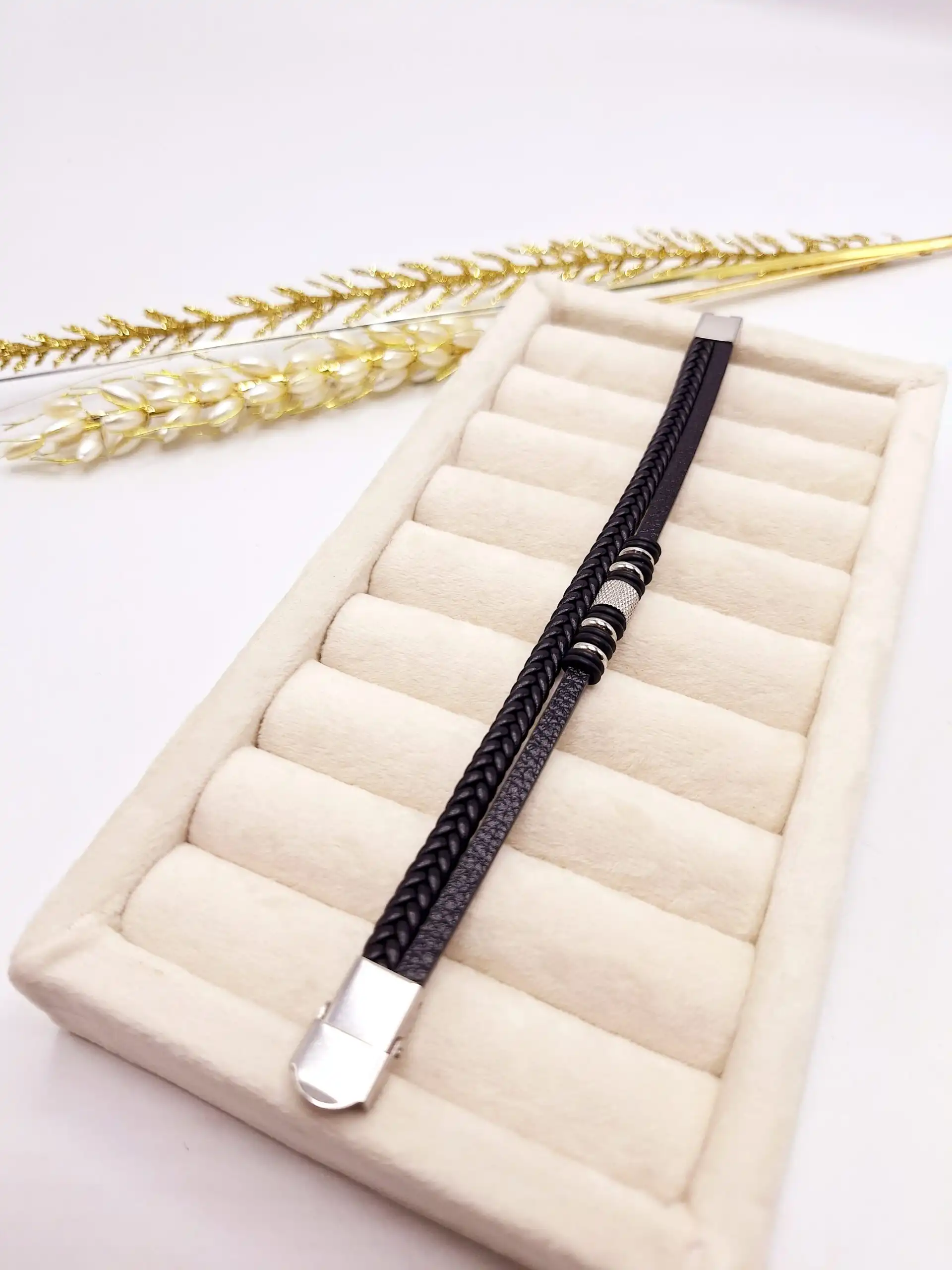 دستبند چرمی مردانه پیچی مشکی