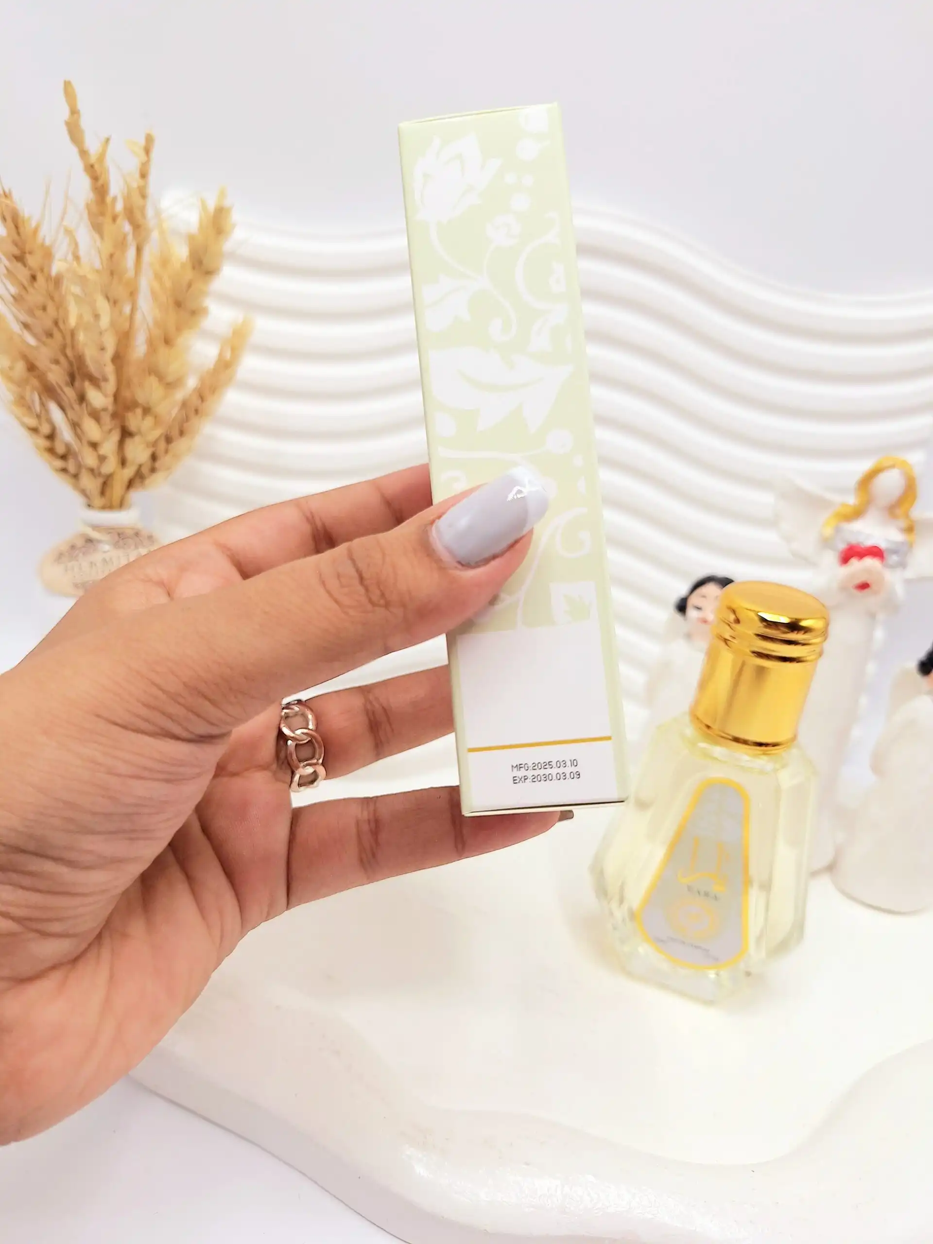 ادکلن شرکتی یارا کارتن سفید حجم 100 میل کد 2030