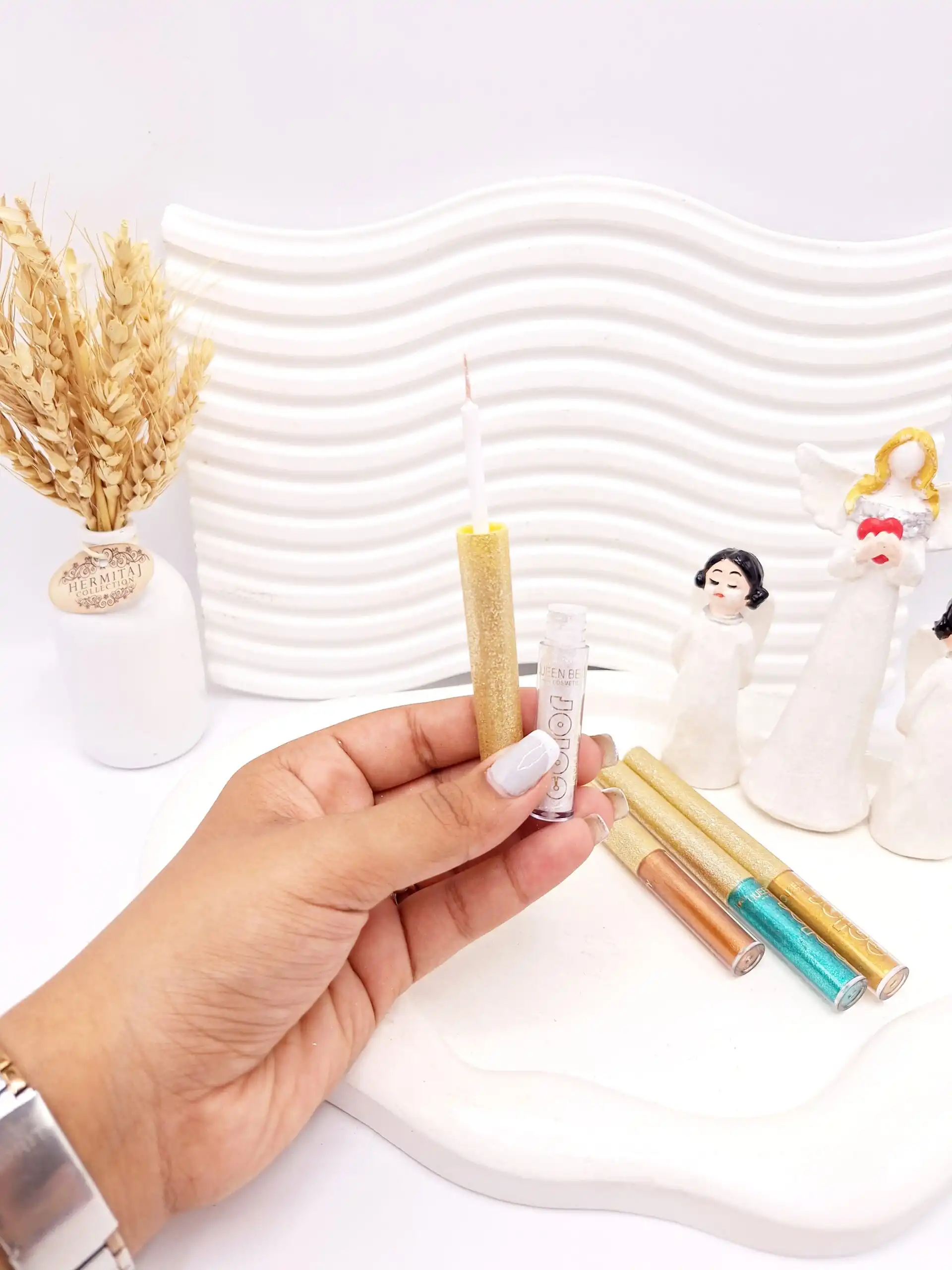 خط چشم شاین دار پوکه طلایی برند اونلی بیوتی کد 1138