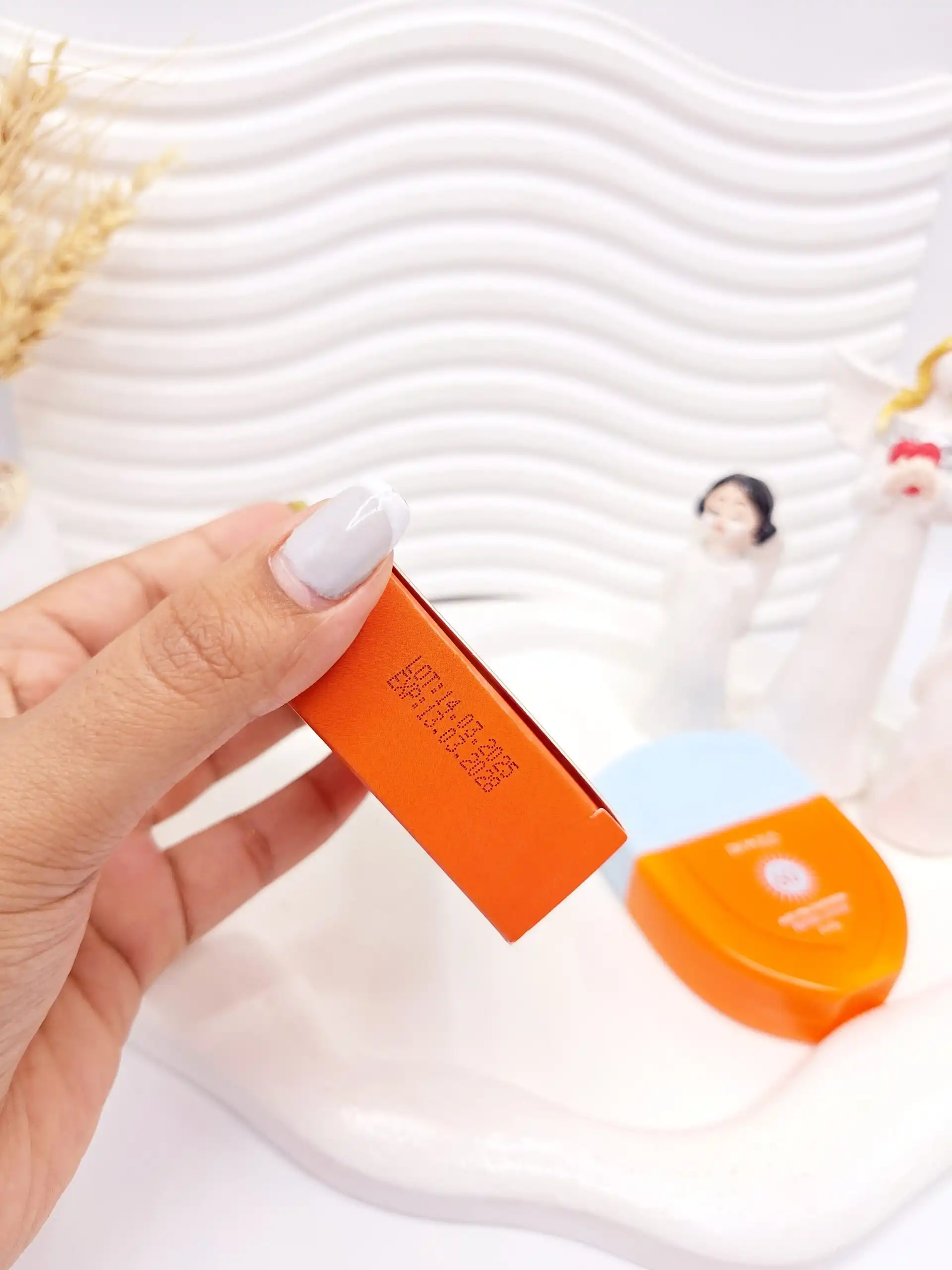 کرم ضد آفتاب بی رنگ بیواکوا 60 Spf با عصاره آلوورا کد 37381