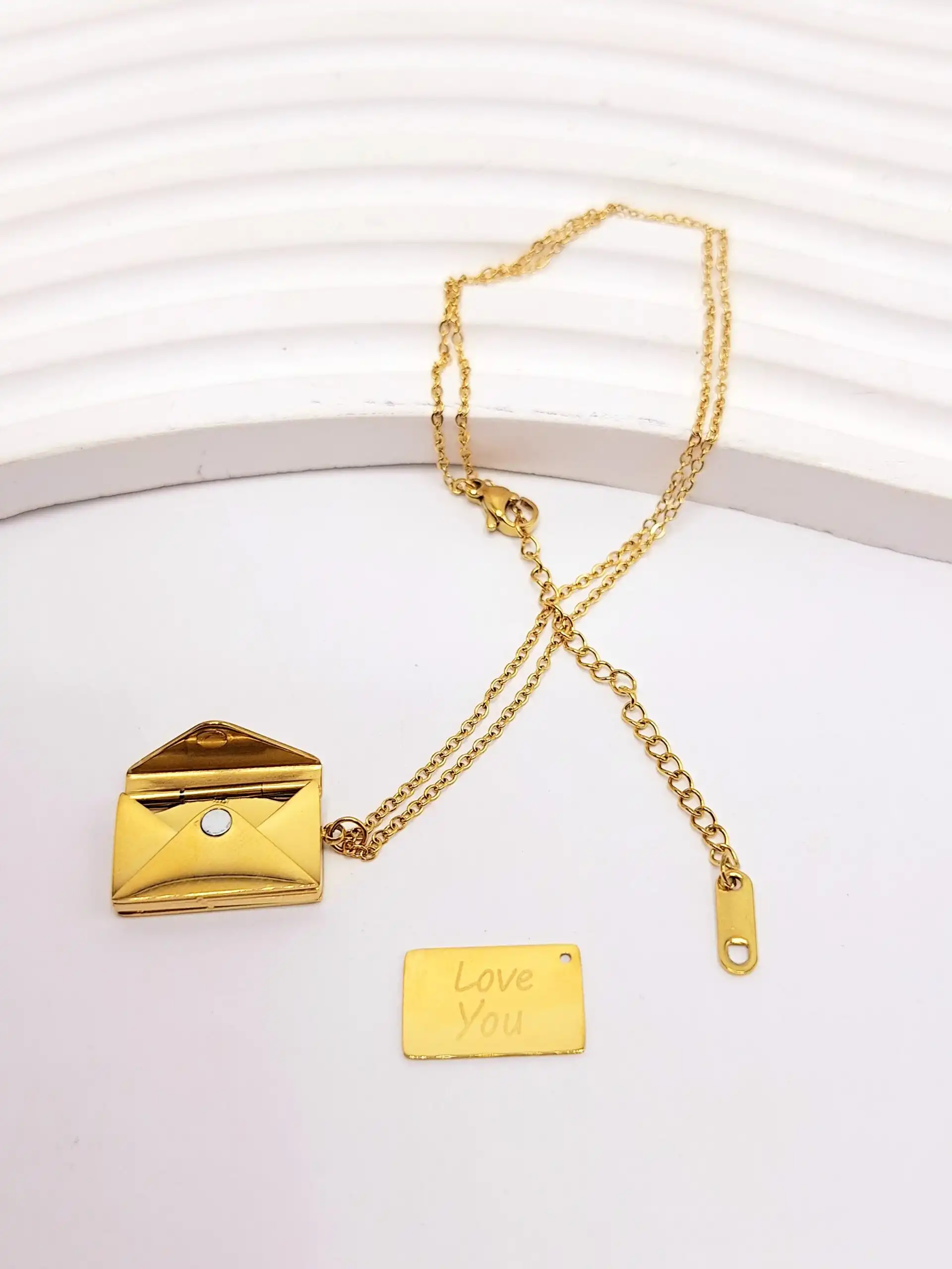 گردنبند مدل پاکت نامه طلایی