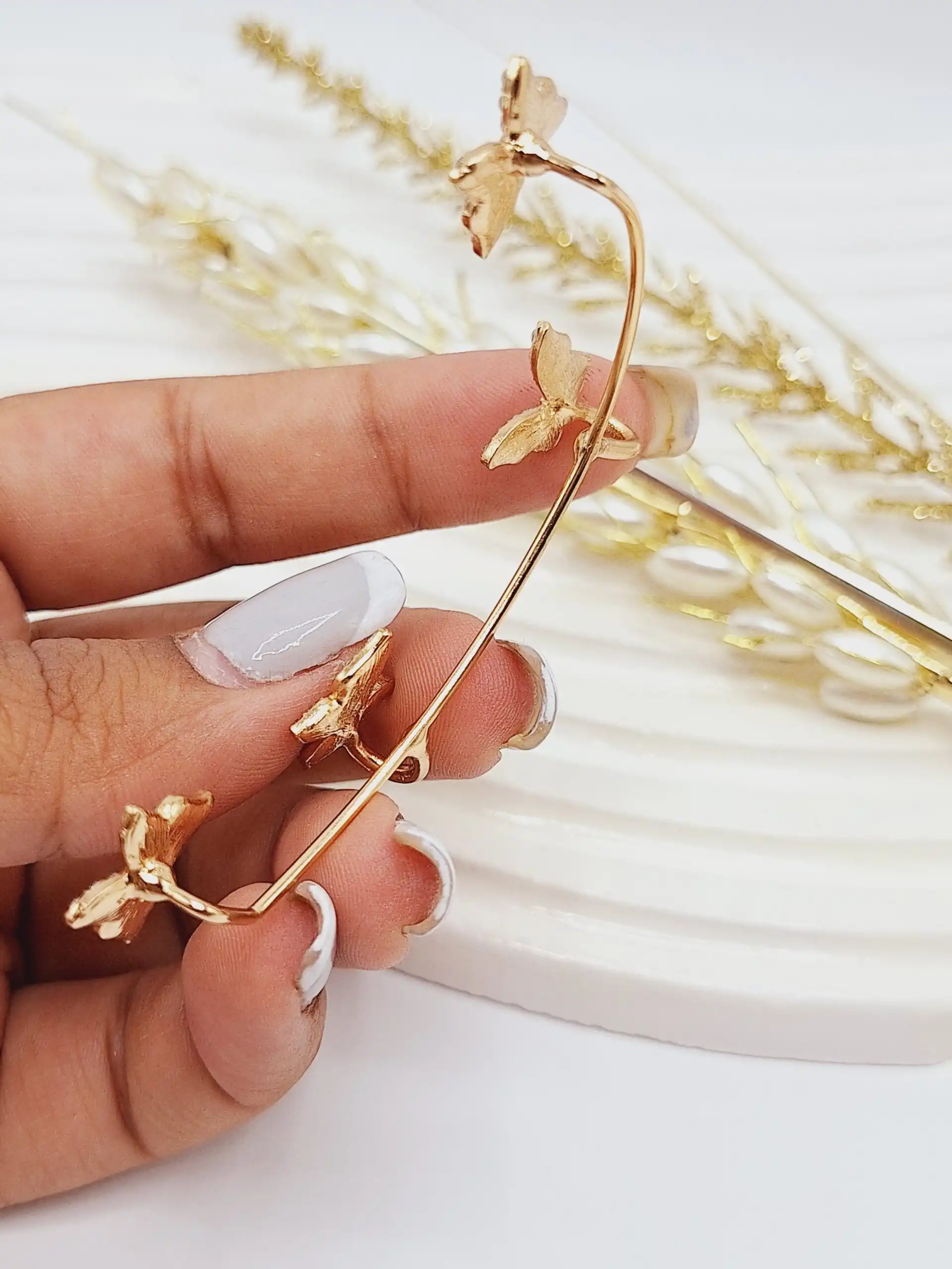 گوشواره ایرکاف طرح پروانه طلایی بدون نیاز به سوراخ کردن گوش